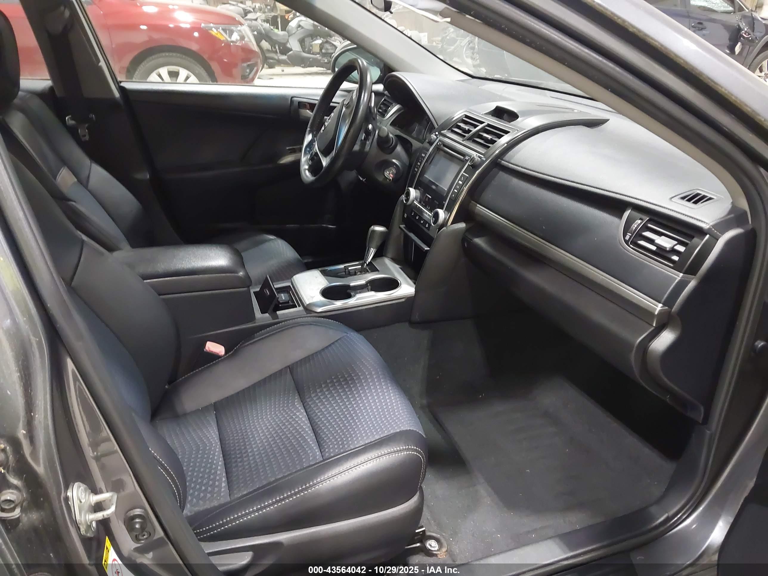 TOYOTA CAMRY image 5