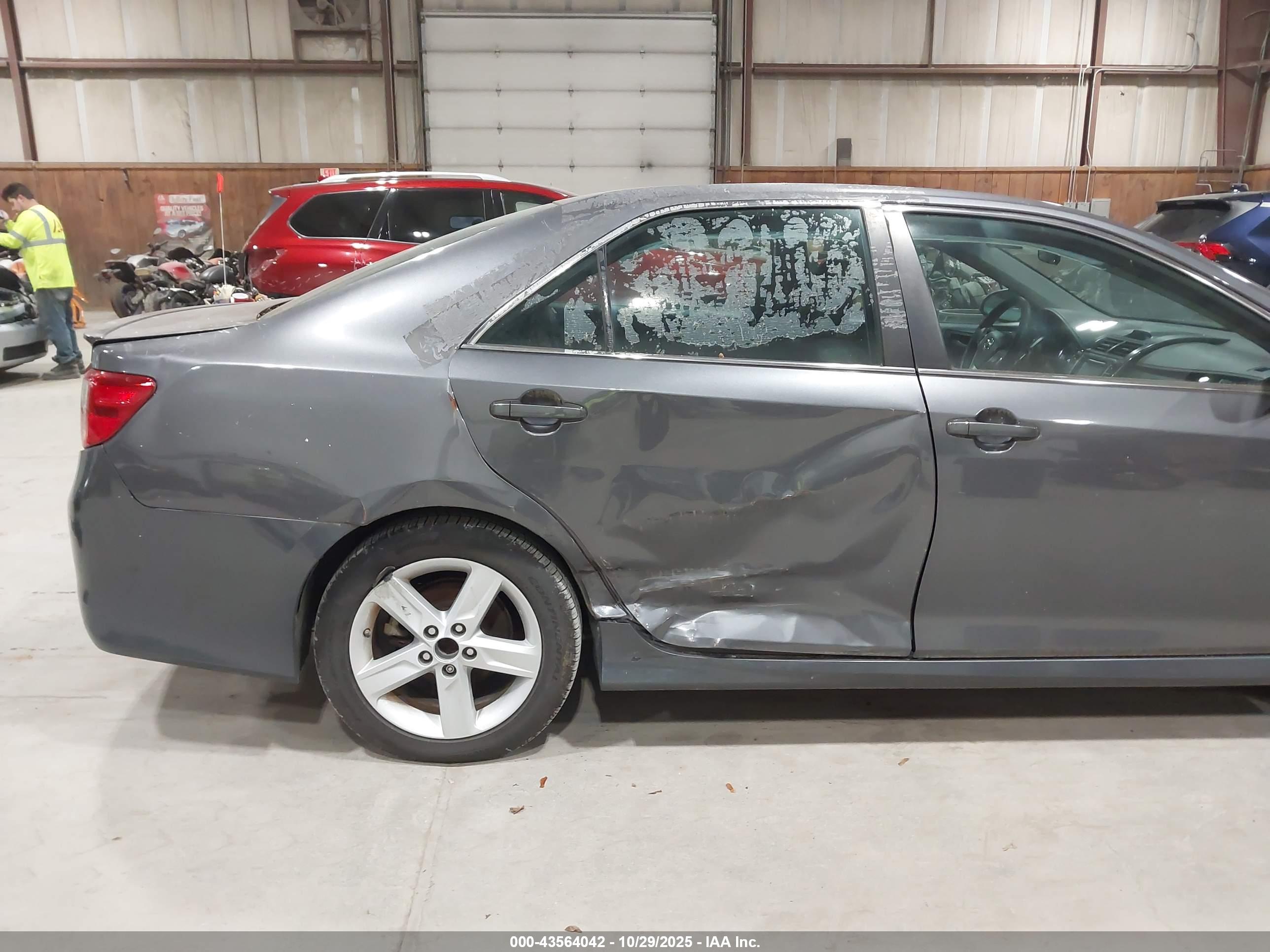 TOYOTA CAMRY image 6