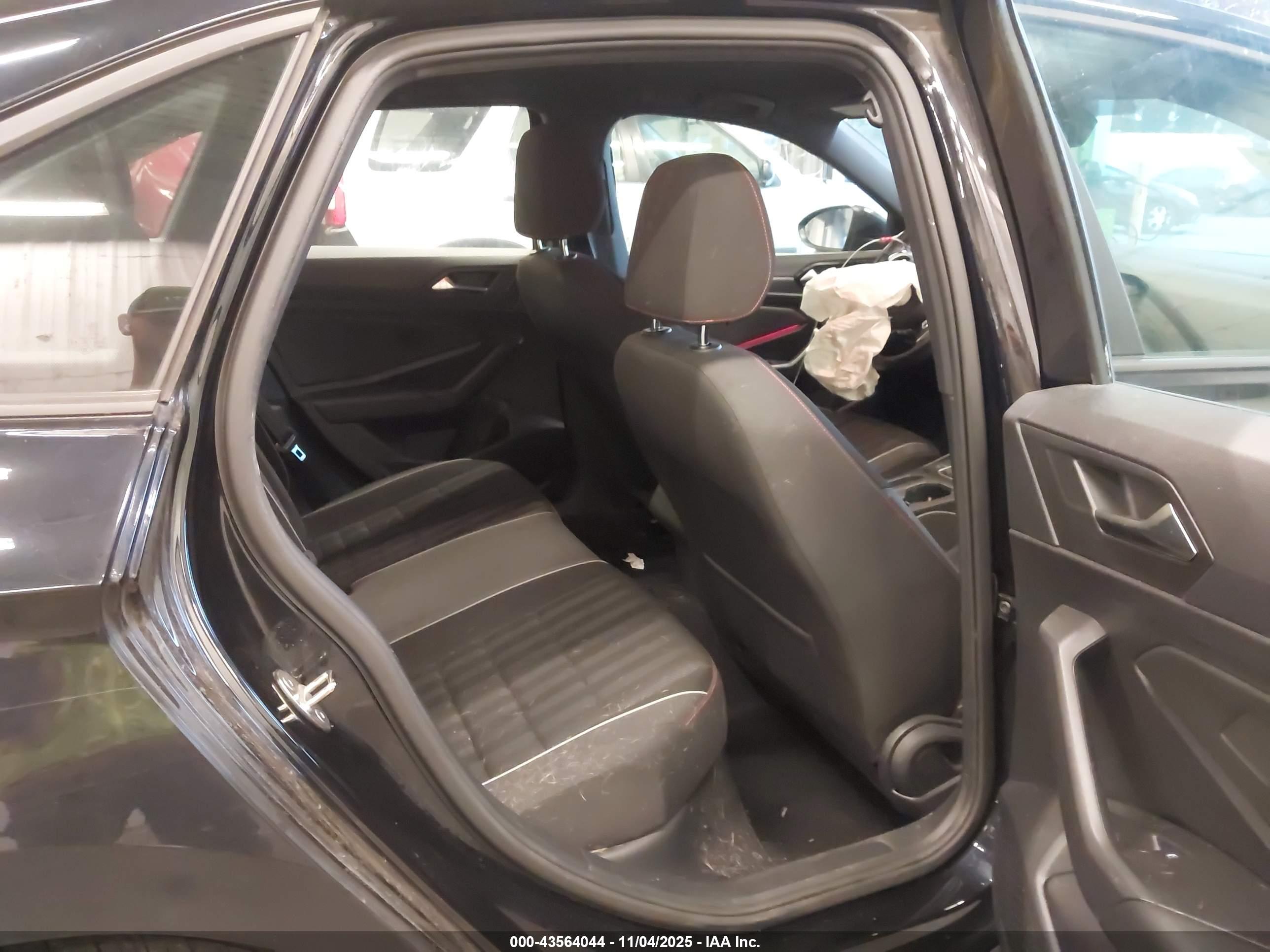 VOLKSWAGEN JETTA image 8