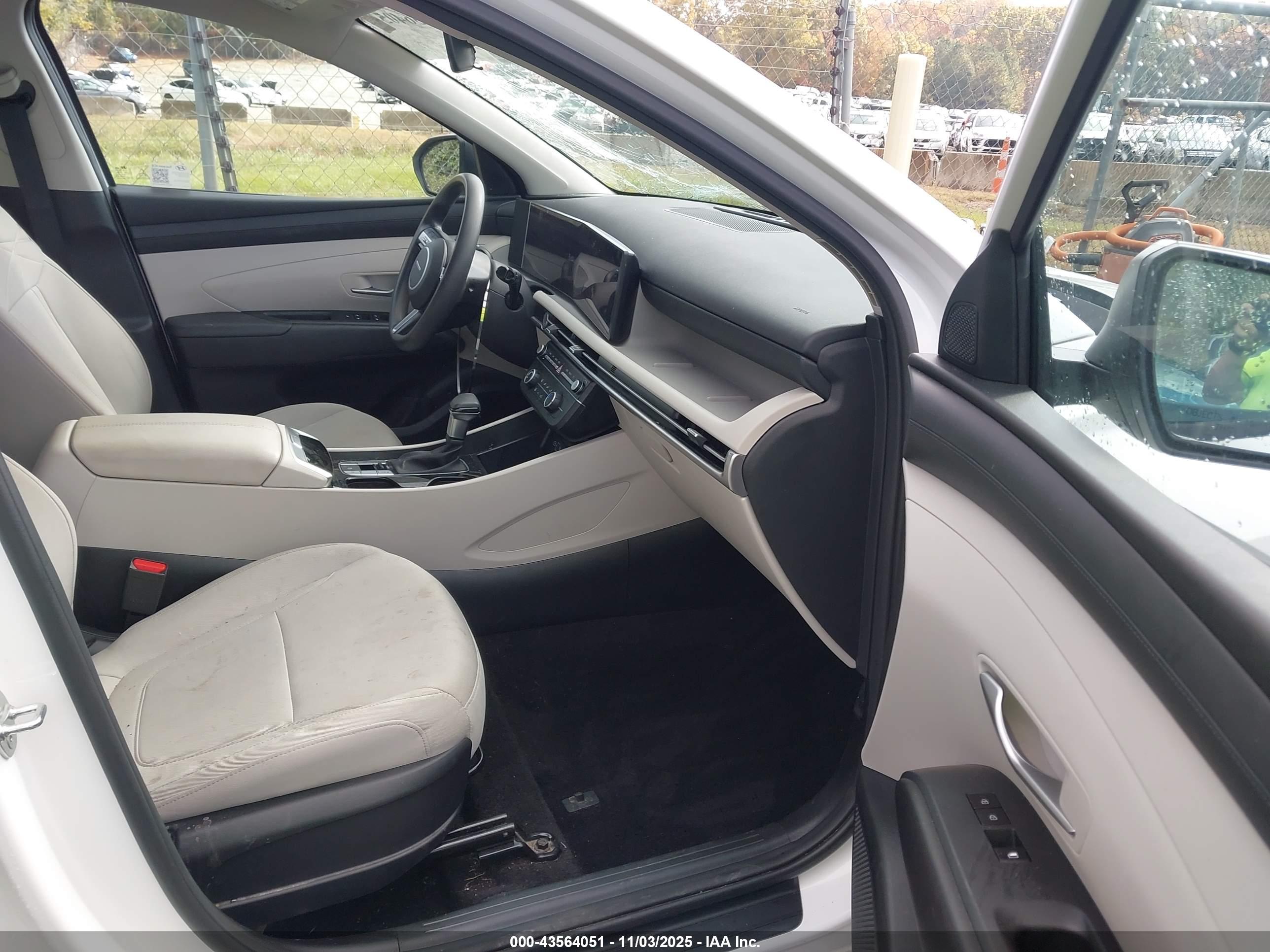 HYUNDAI TUCSON image 5