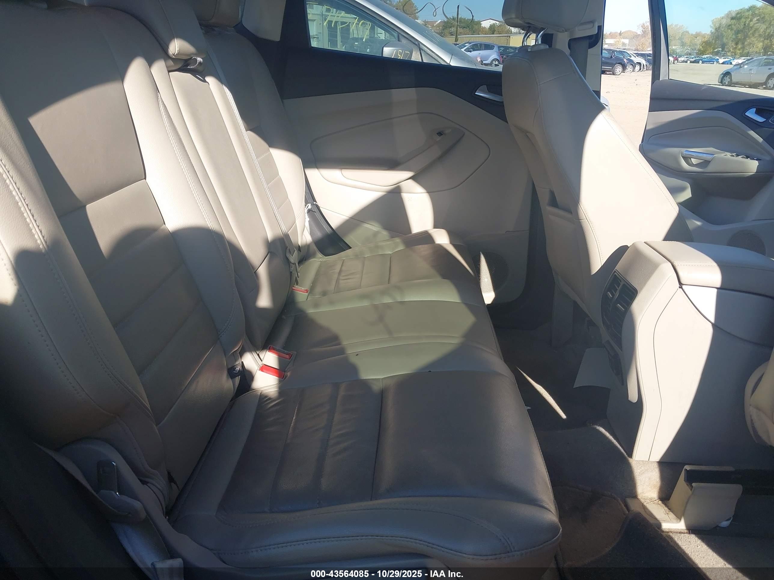 FORD ESCAPE image 8