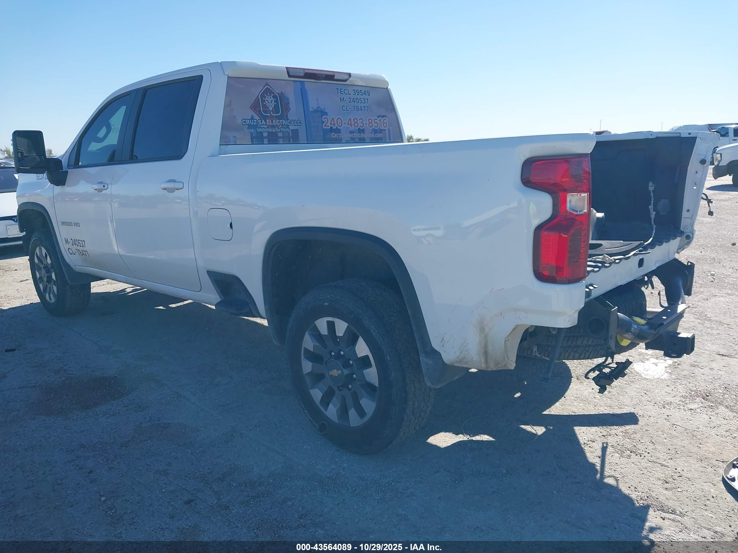 CHEVROLET SILVERADO image 3
