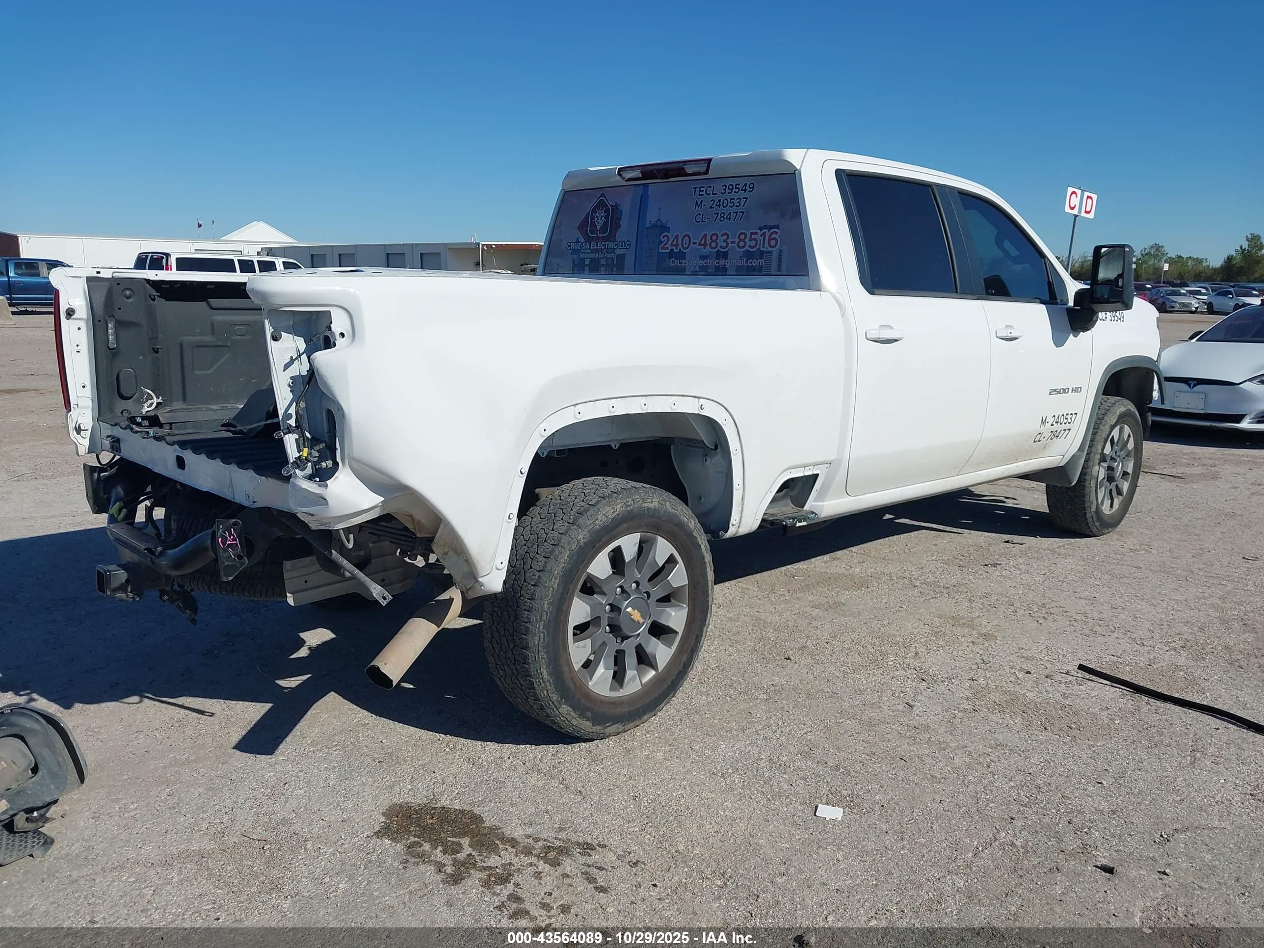 CHEVROLET SILVERADO image 4