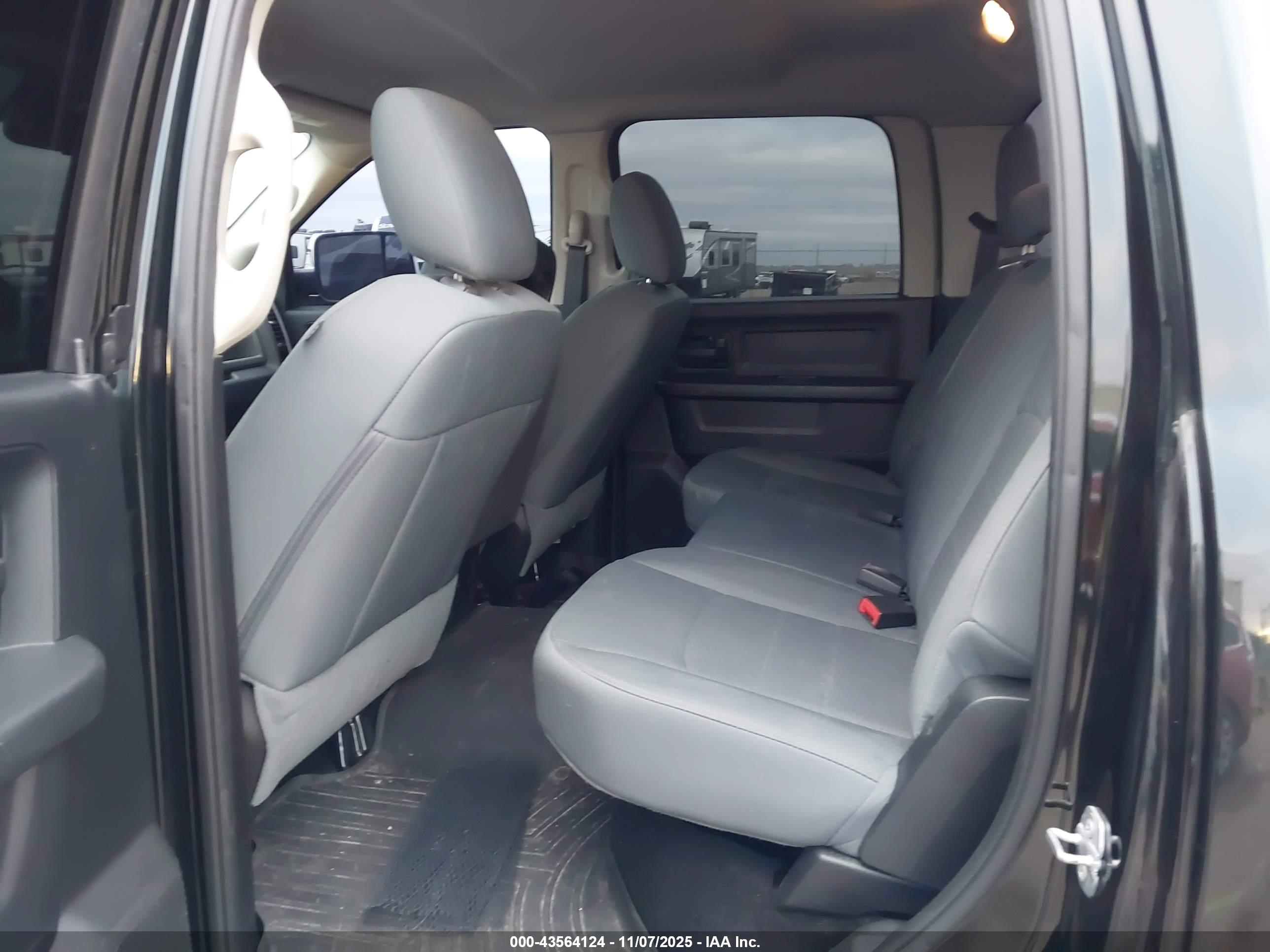 RAM 3500 image 8