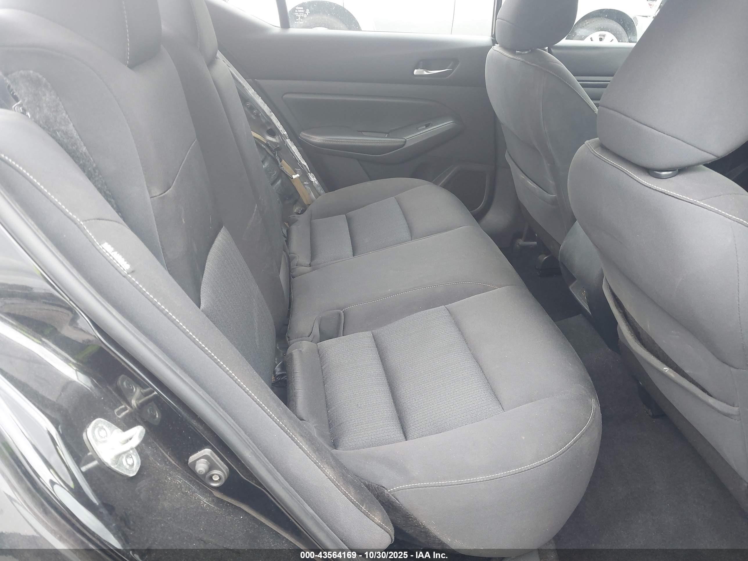 NISSAN ALTIMA image 8