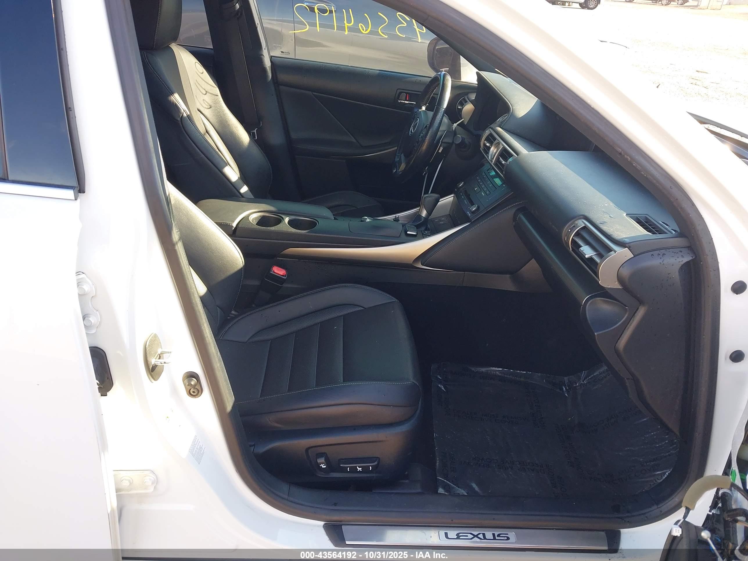 LEXUS IS image 5