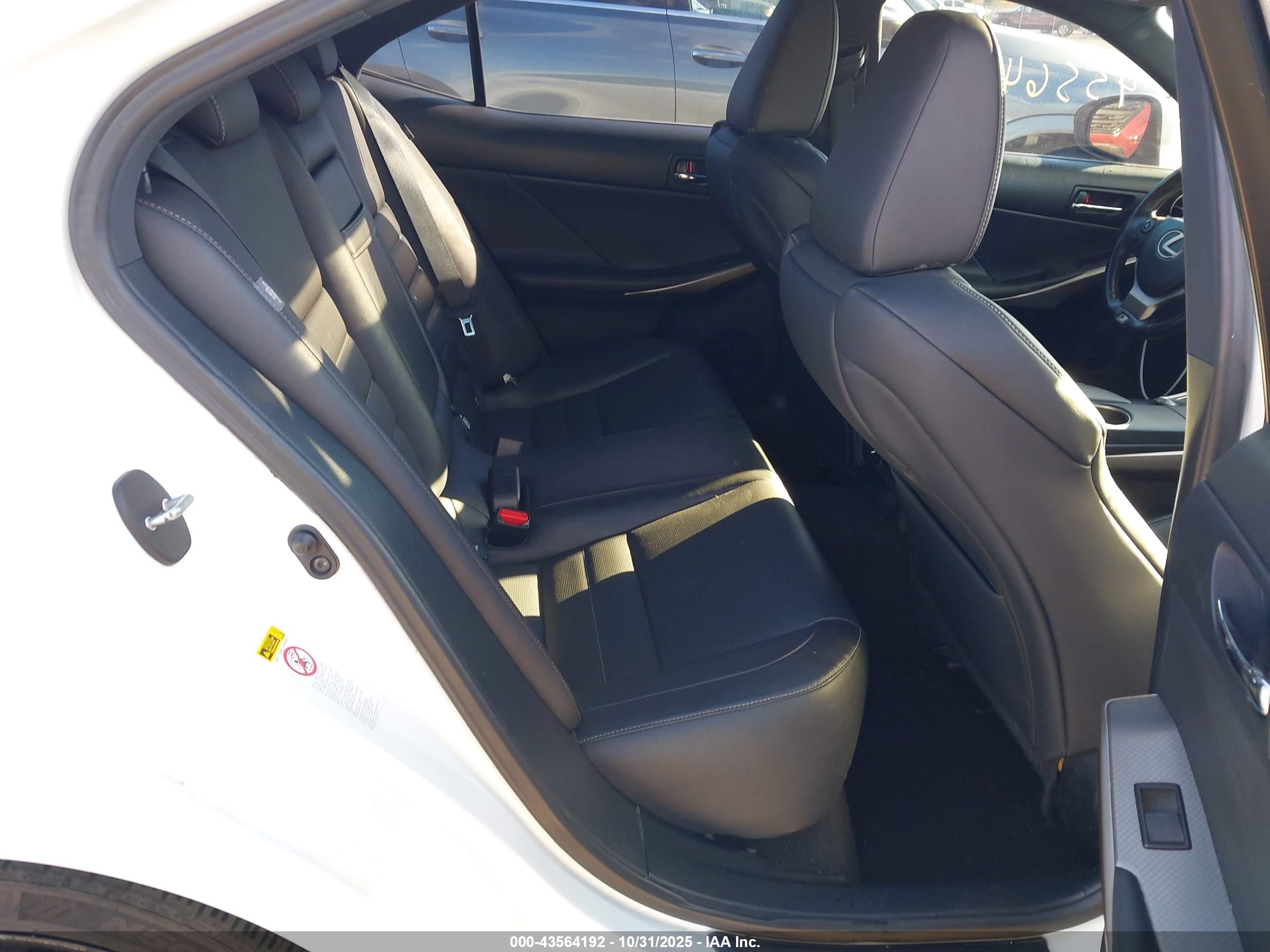 LEXUS IS image 8