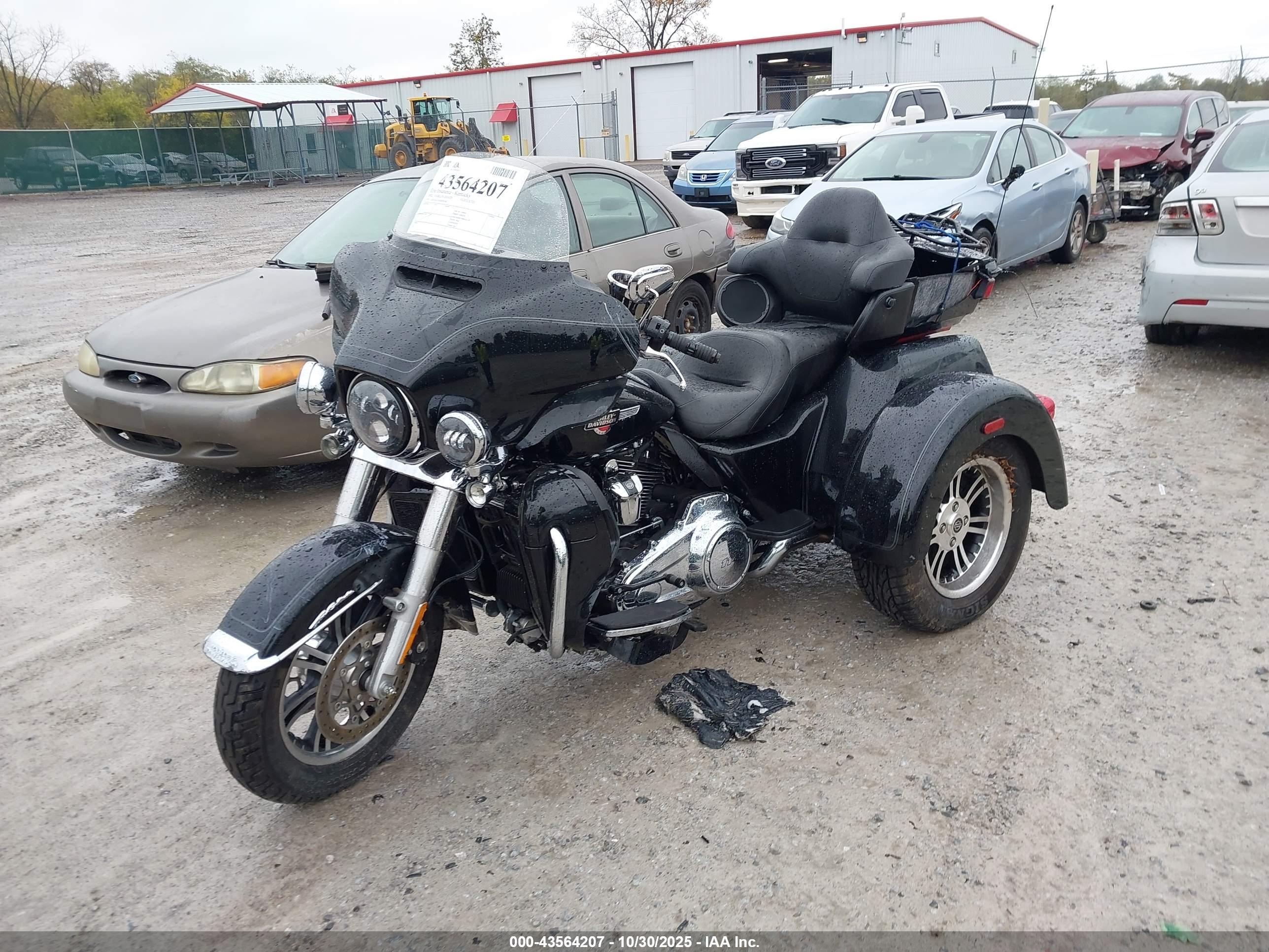 HARLEY-DAVIDSON FLHTCUTG image 2