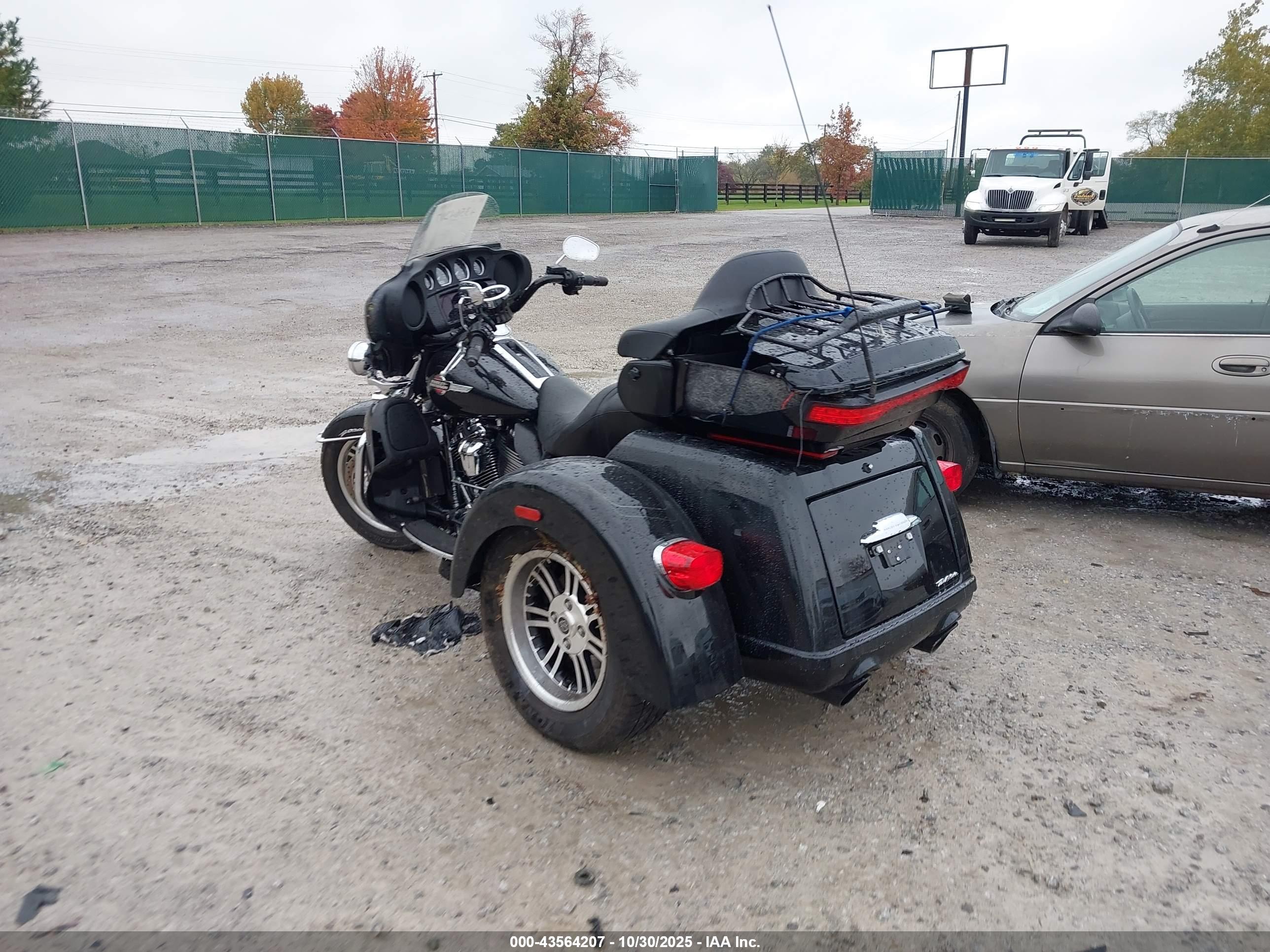 HARLEY-DAVIDSON FLHTCUTG image 3