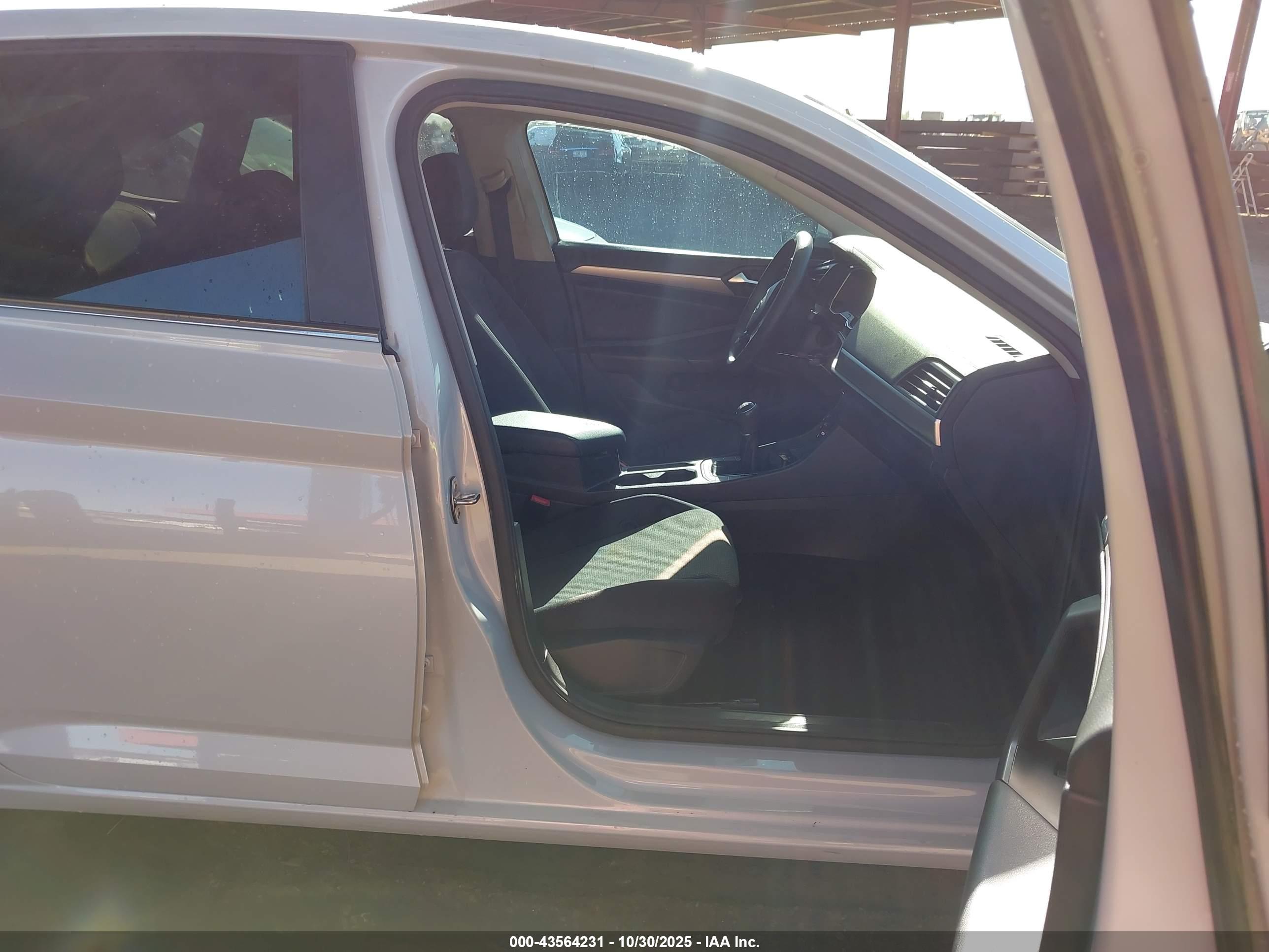 VOLKSWAGEN JETTA image 5