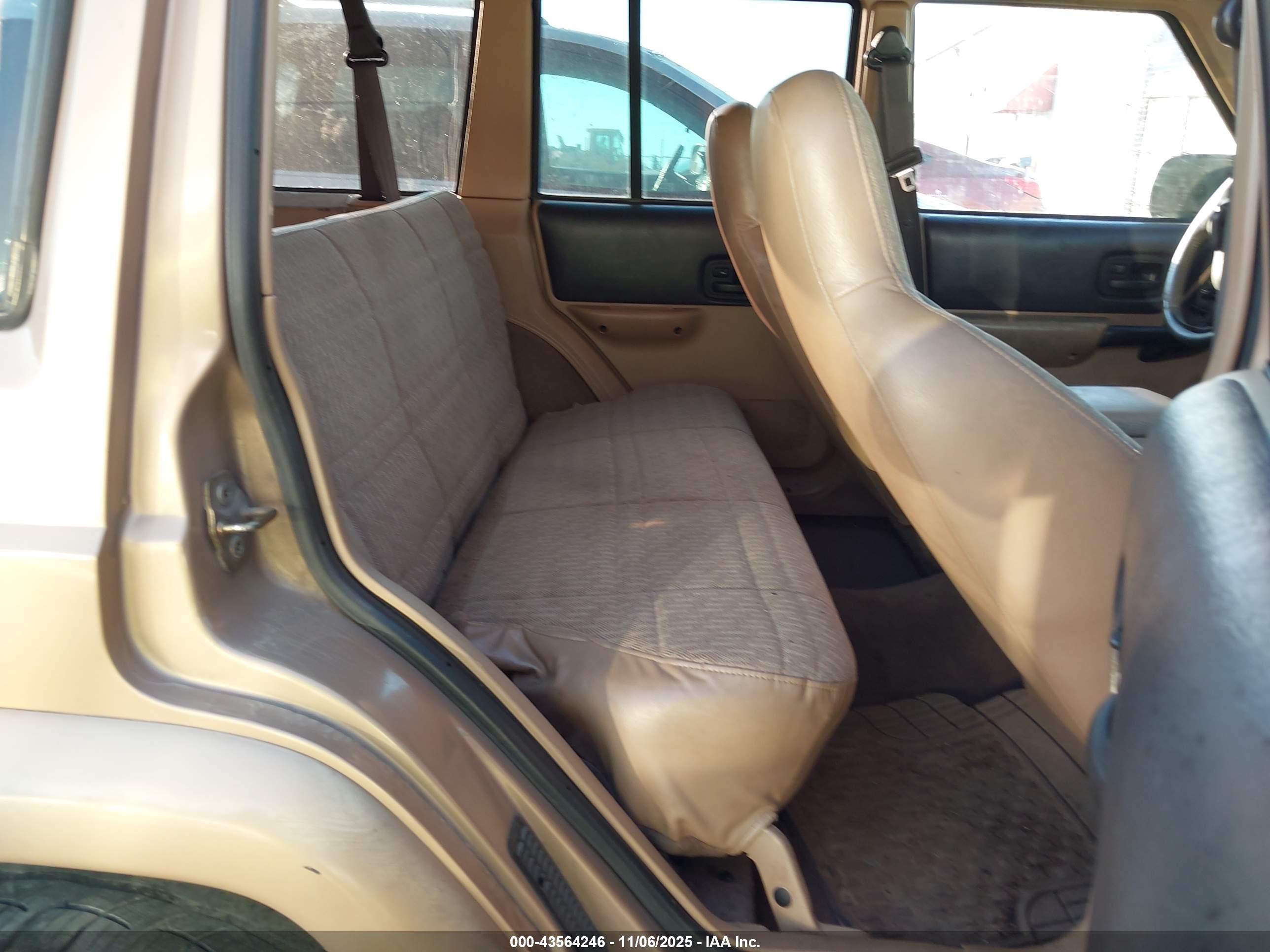 JEEP CHEROKEE image 8