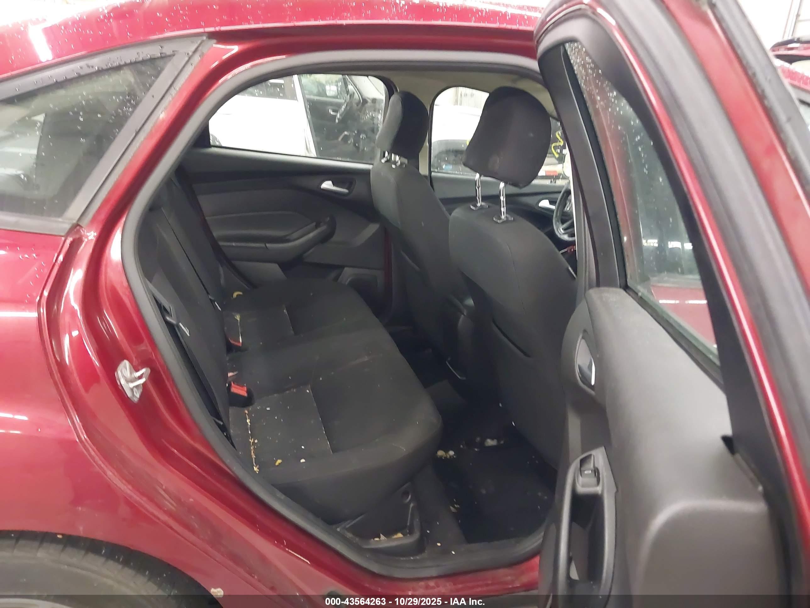 FORD FOCUS image 8