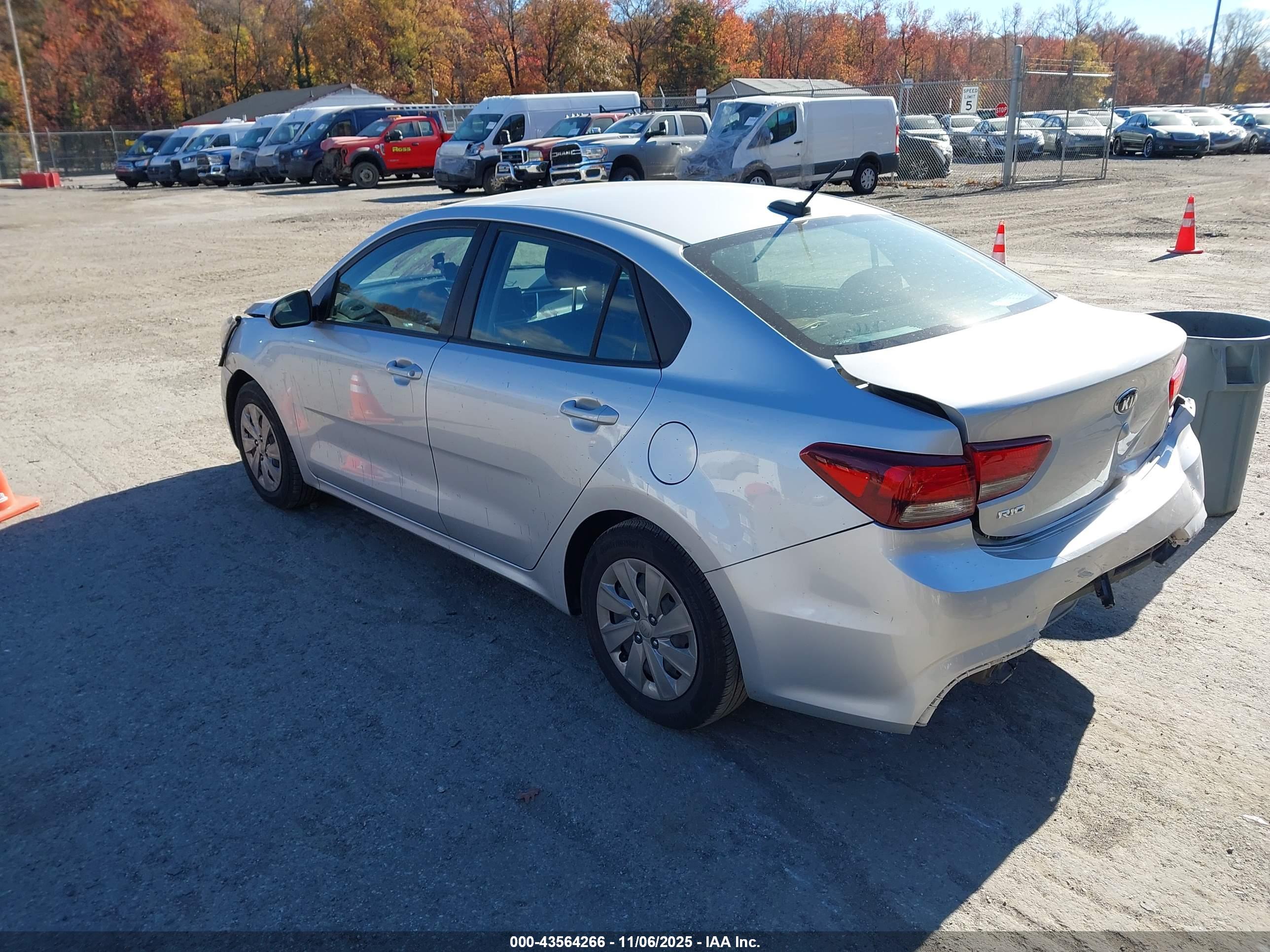 KIA RIO image 3