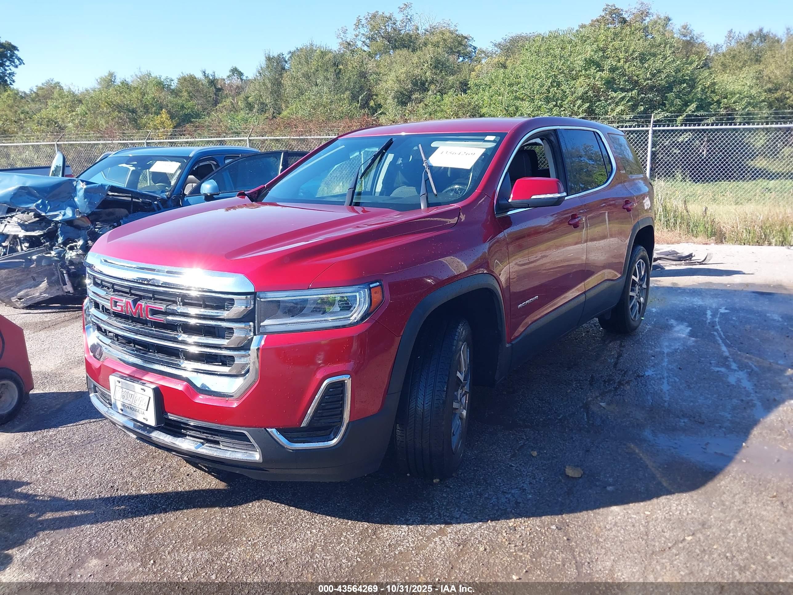 GMC ACADIA image 2