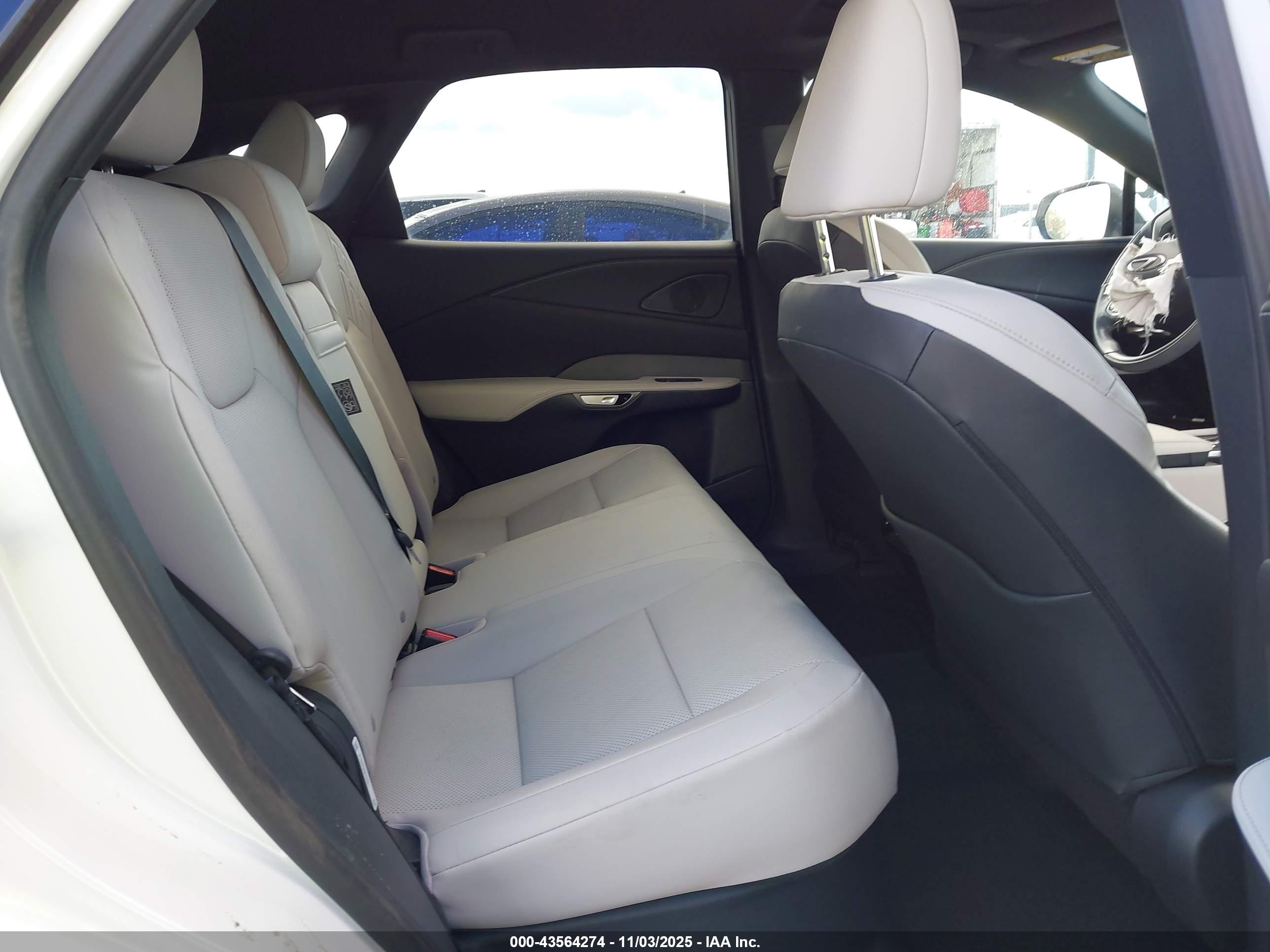 LEXUS RX image 8