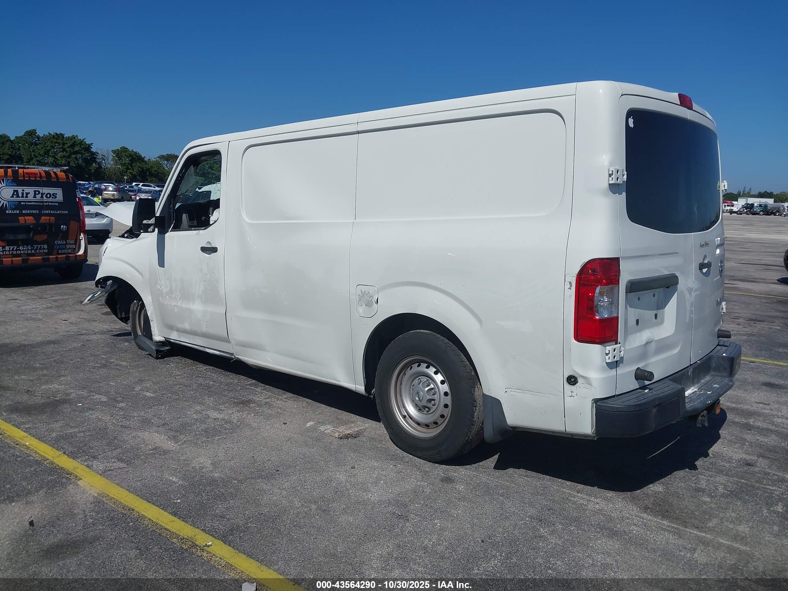NISSAN NV image 3
