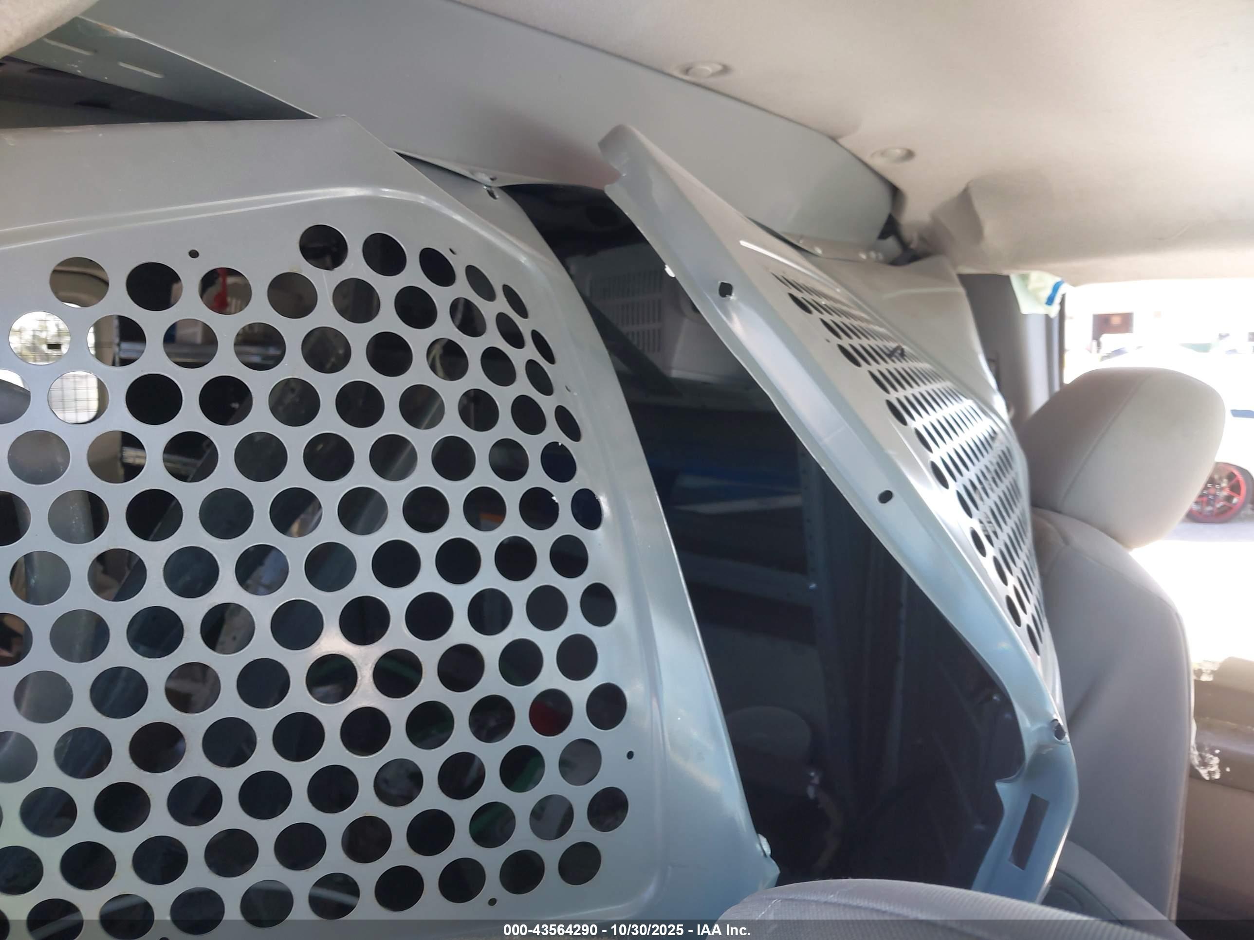 NISSAN NV image 8