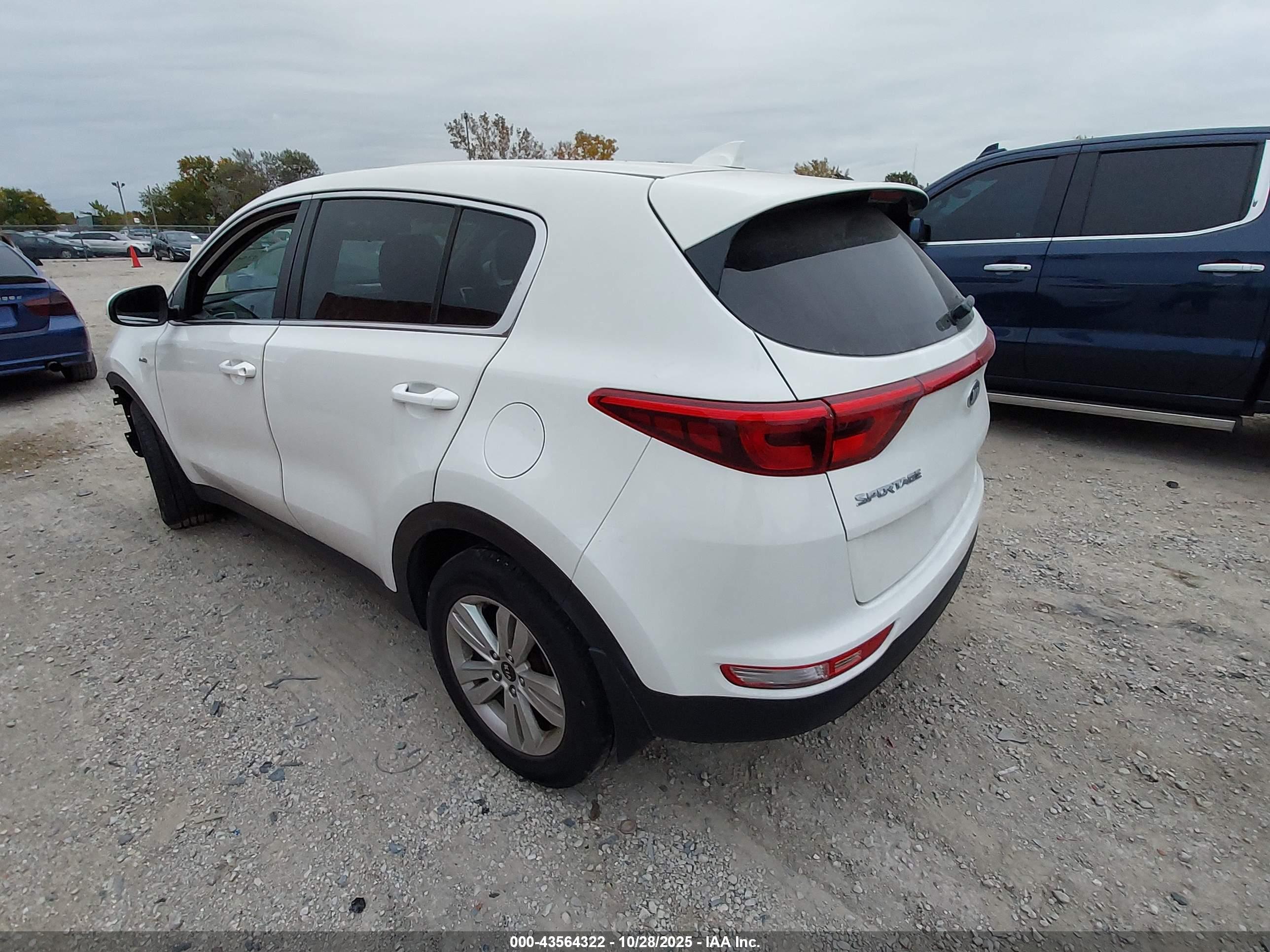 KIA SPORTAGE image 3