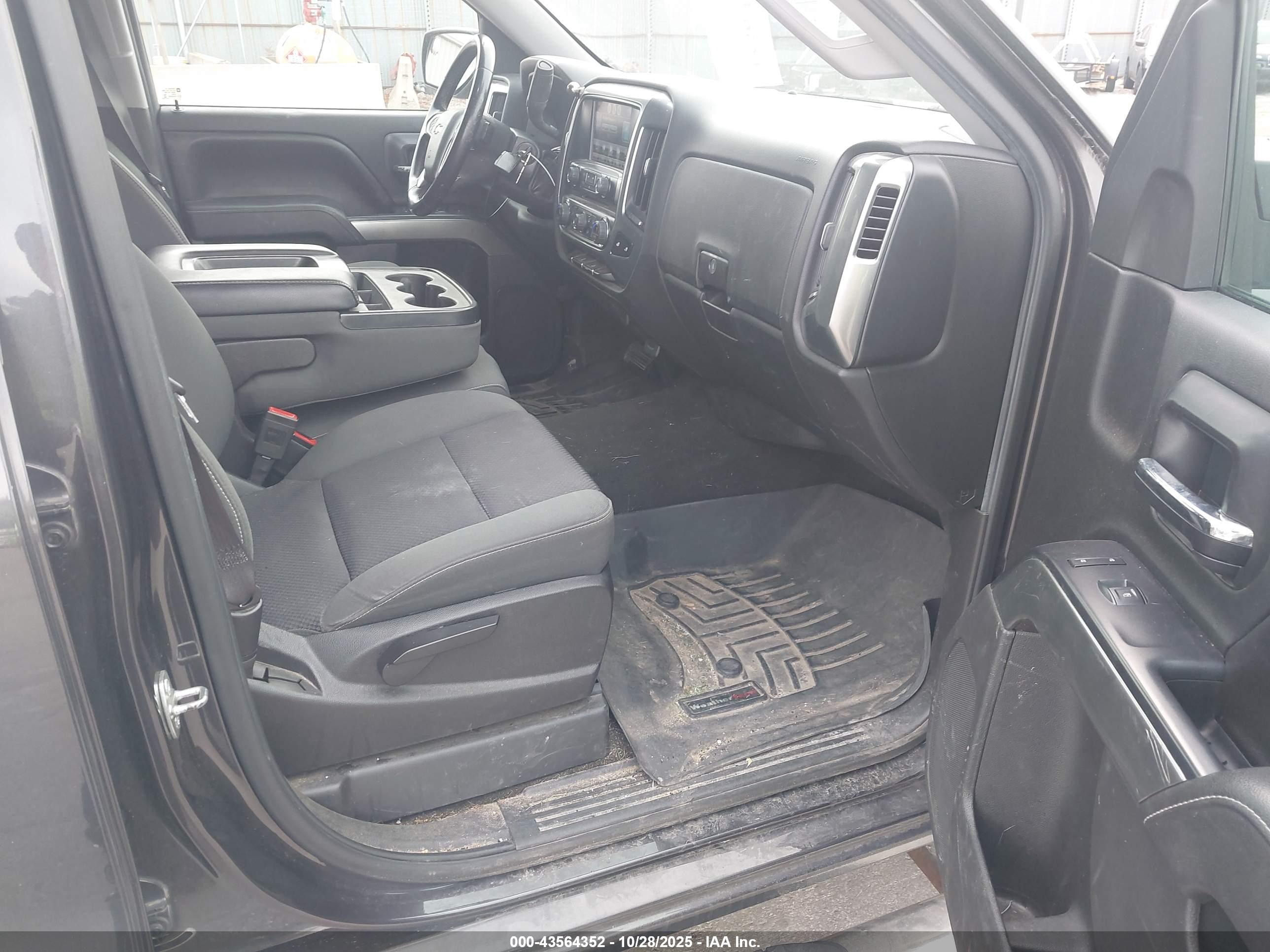 CHEVROLET SILVERADO image 5