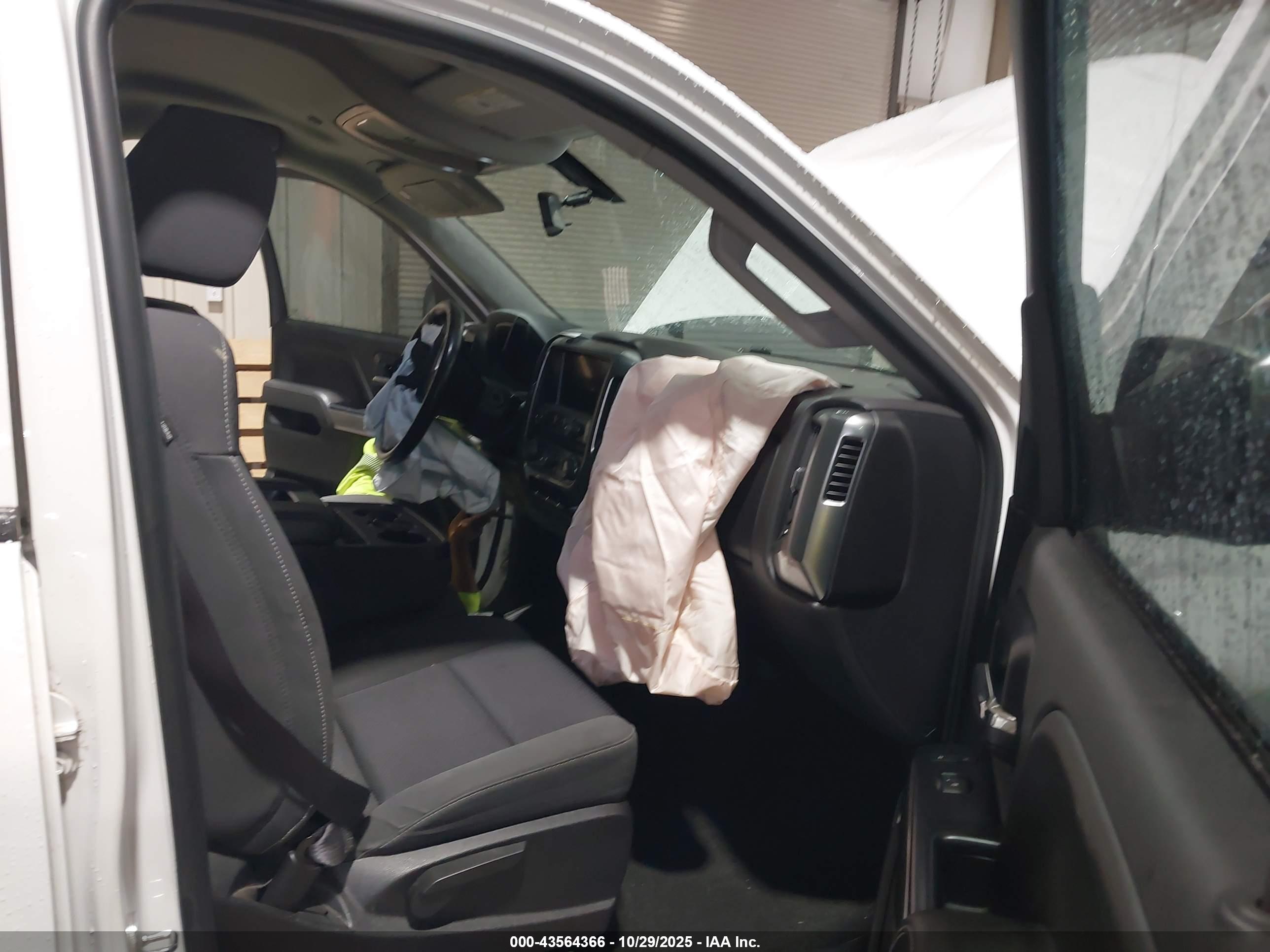CHEVROLET SILVERADO image 5