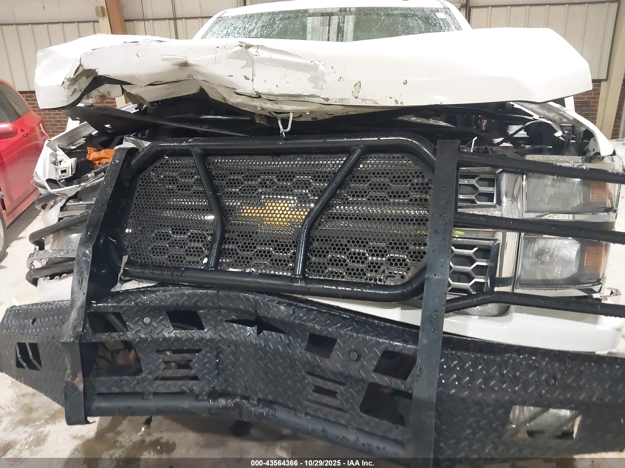 CHEVROLET SILVERADO image 6