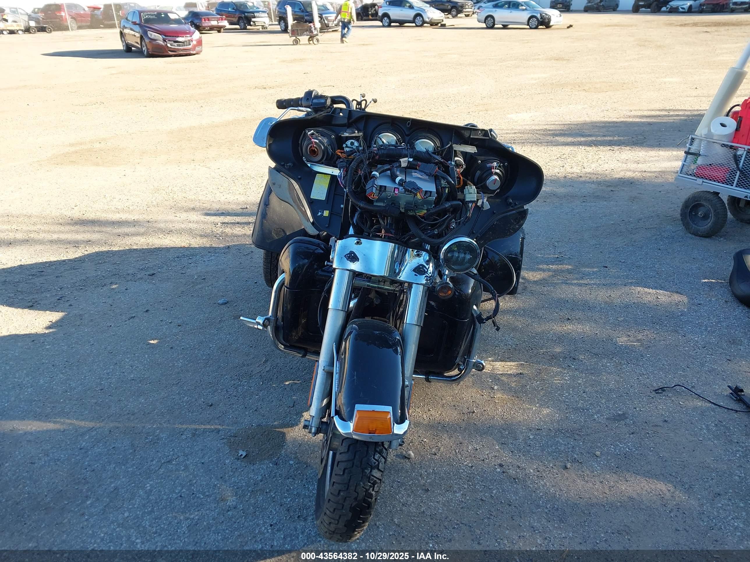 HARLEY-DAVIDSON FLHTCUTG image 5