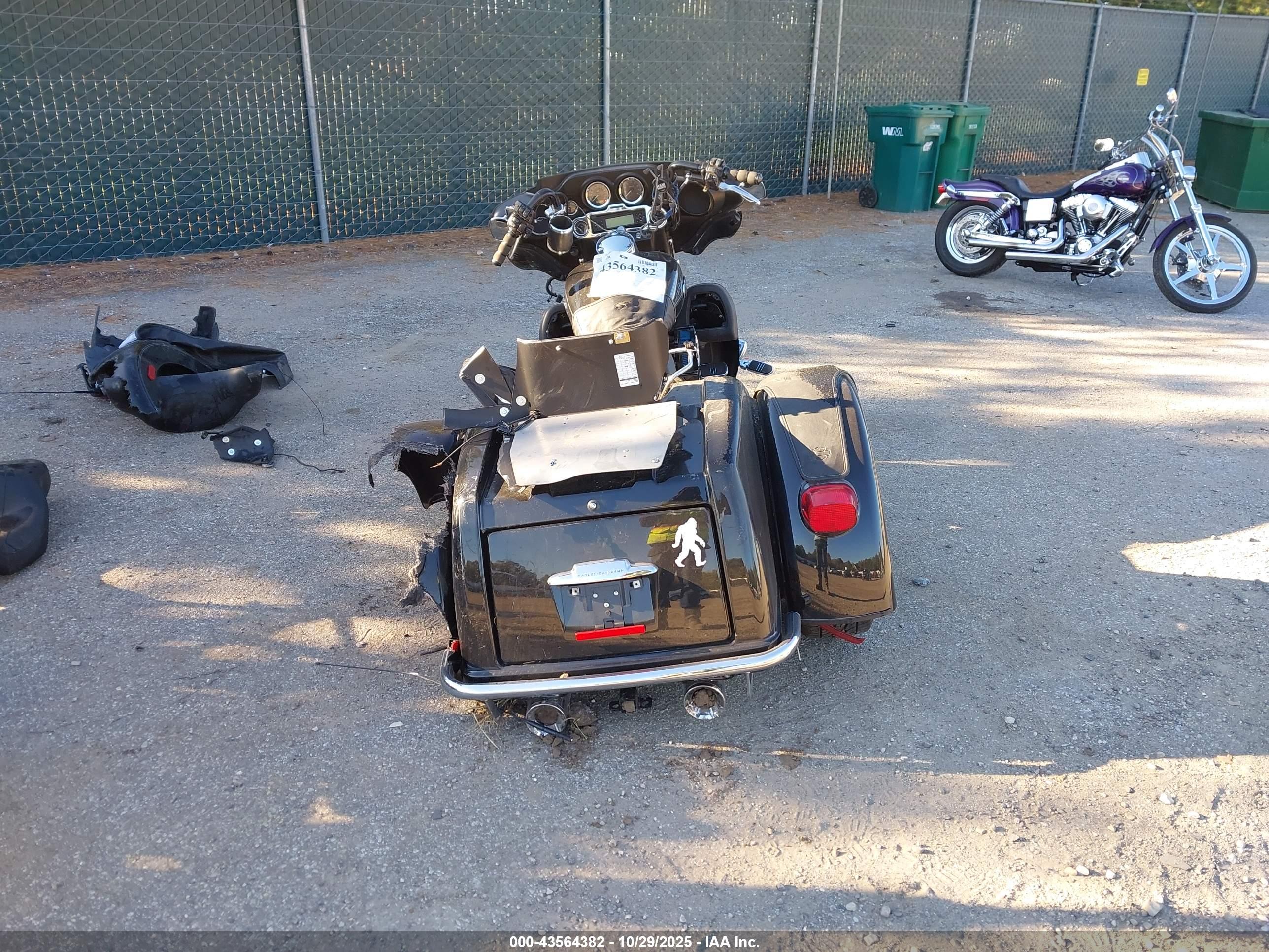 HARLEY-DAVIDSON FLHTCUTG image 6