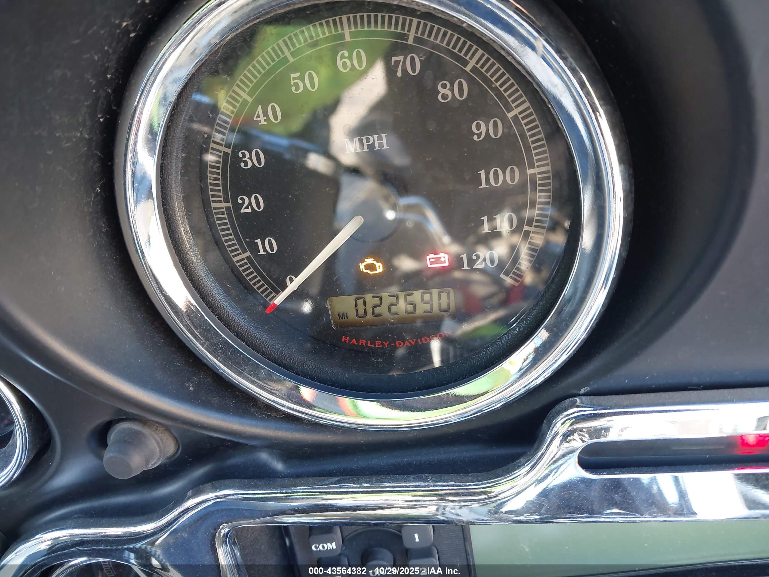 HARLEY-DAVIDSON FLHTCUTG image 7