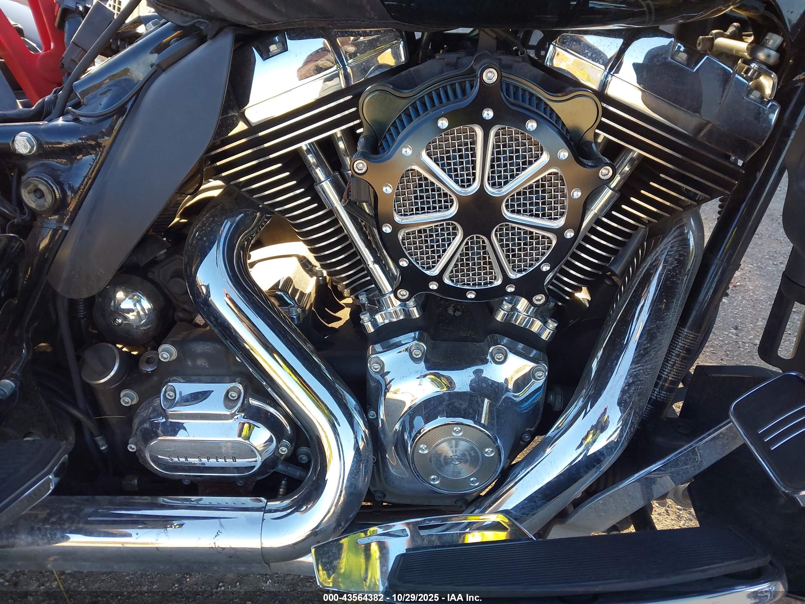 HARLEY-DAVIDSON FLHTCUTG image 8