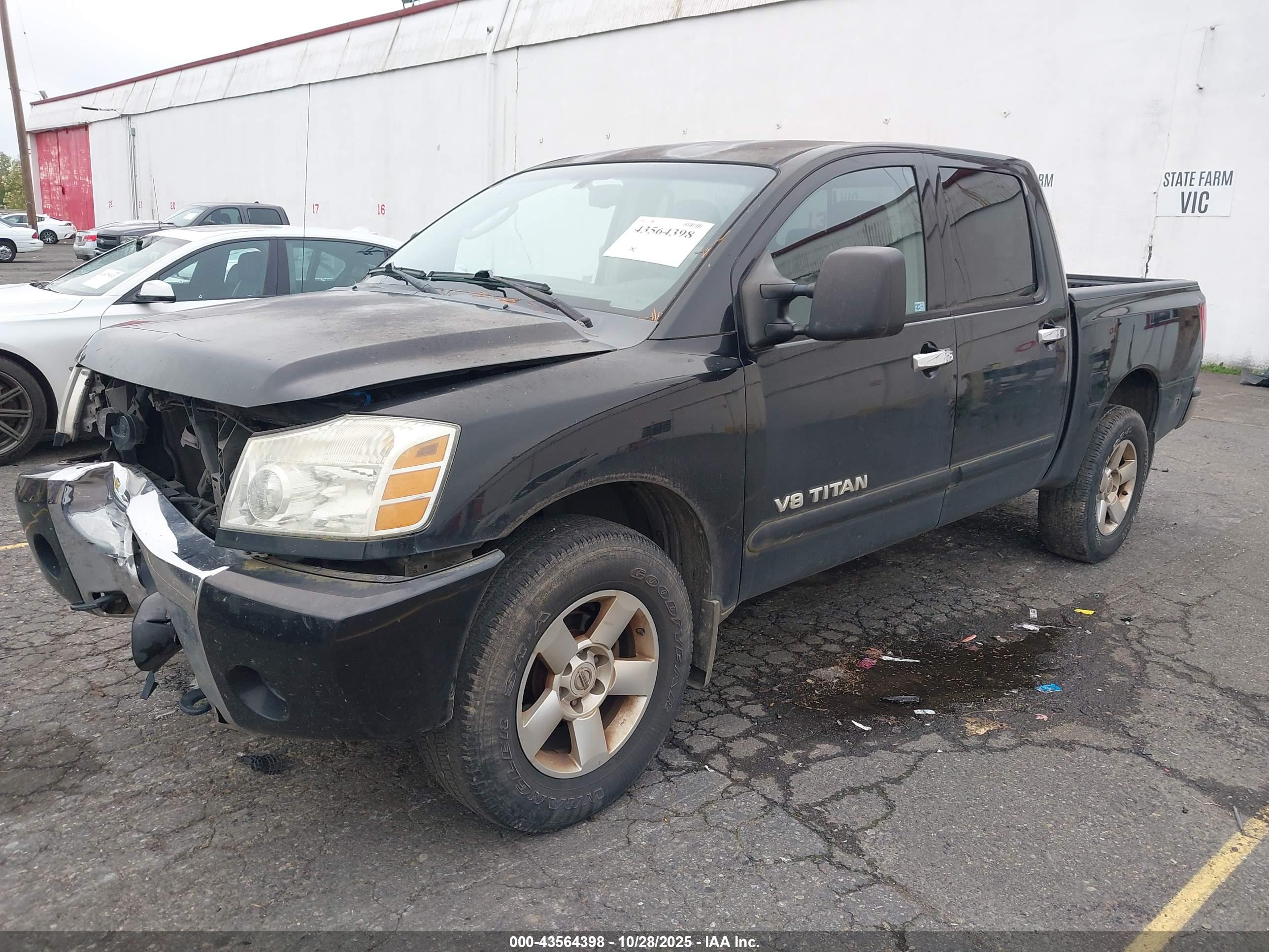 NISSAN TITAN image 2