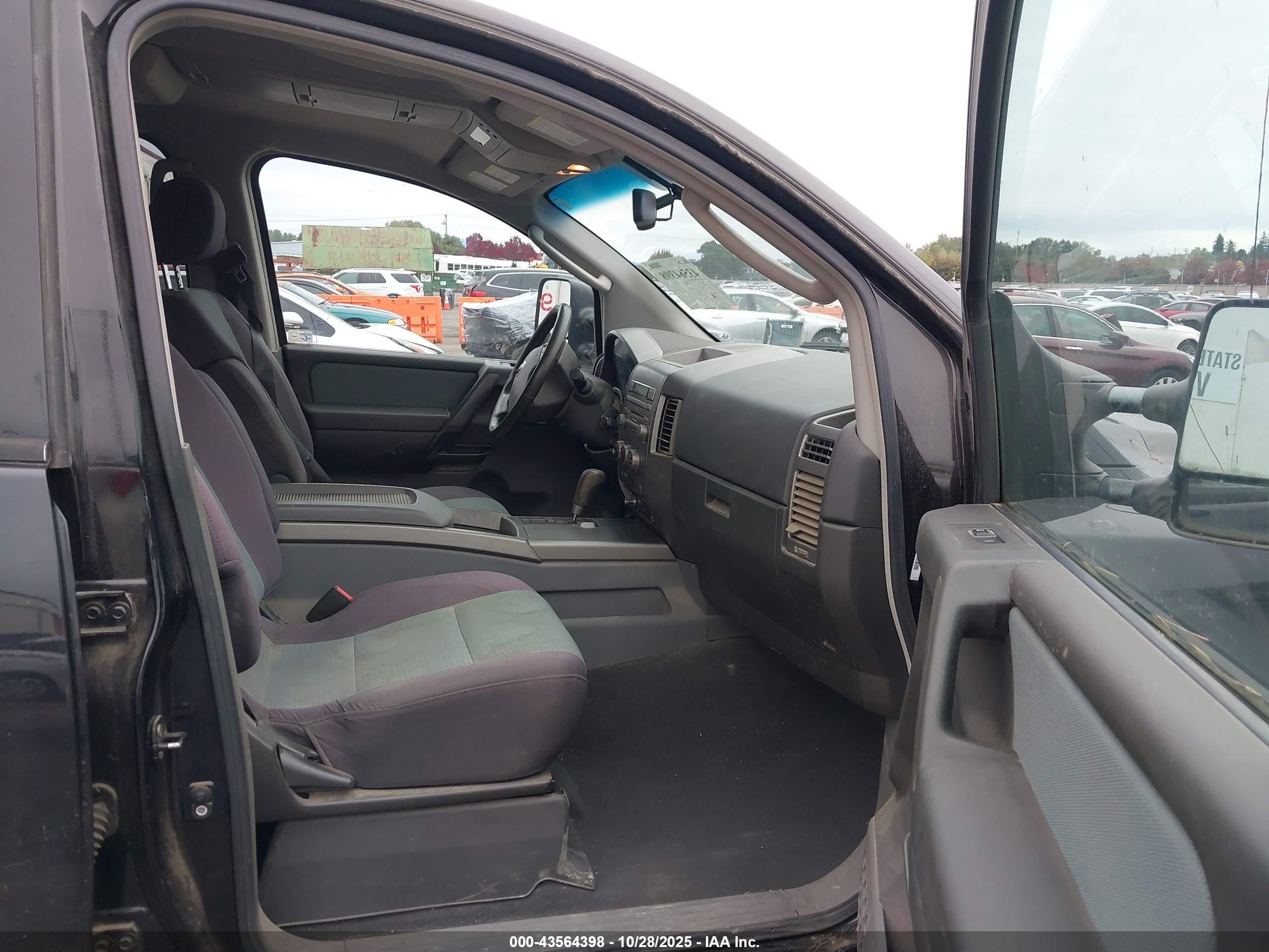 NISSAN TITAN image 5