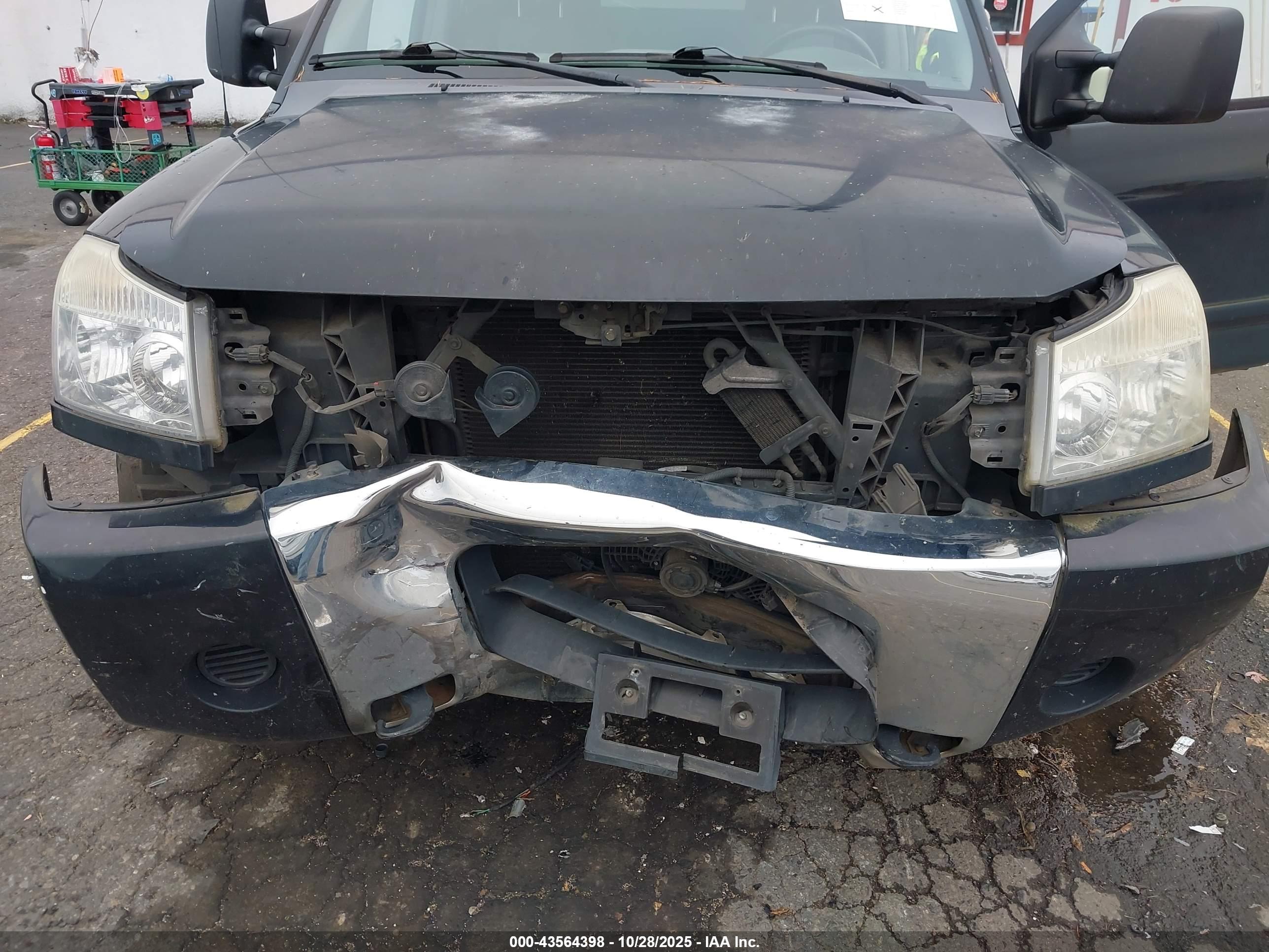 NISSAN TITAN image 6