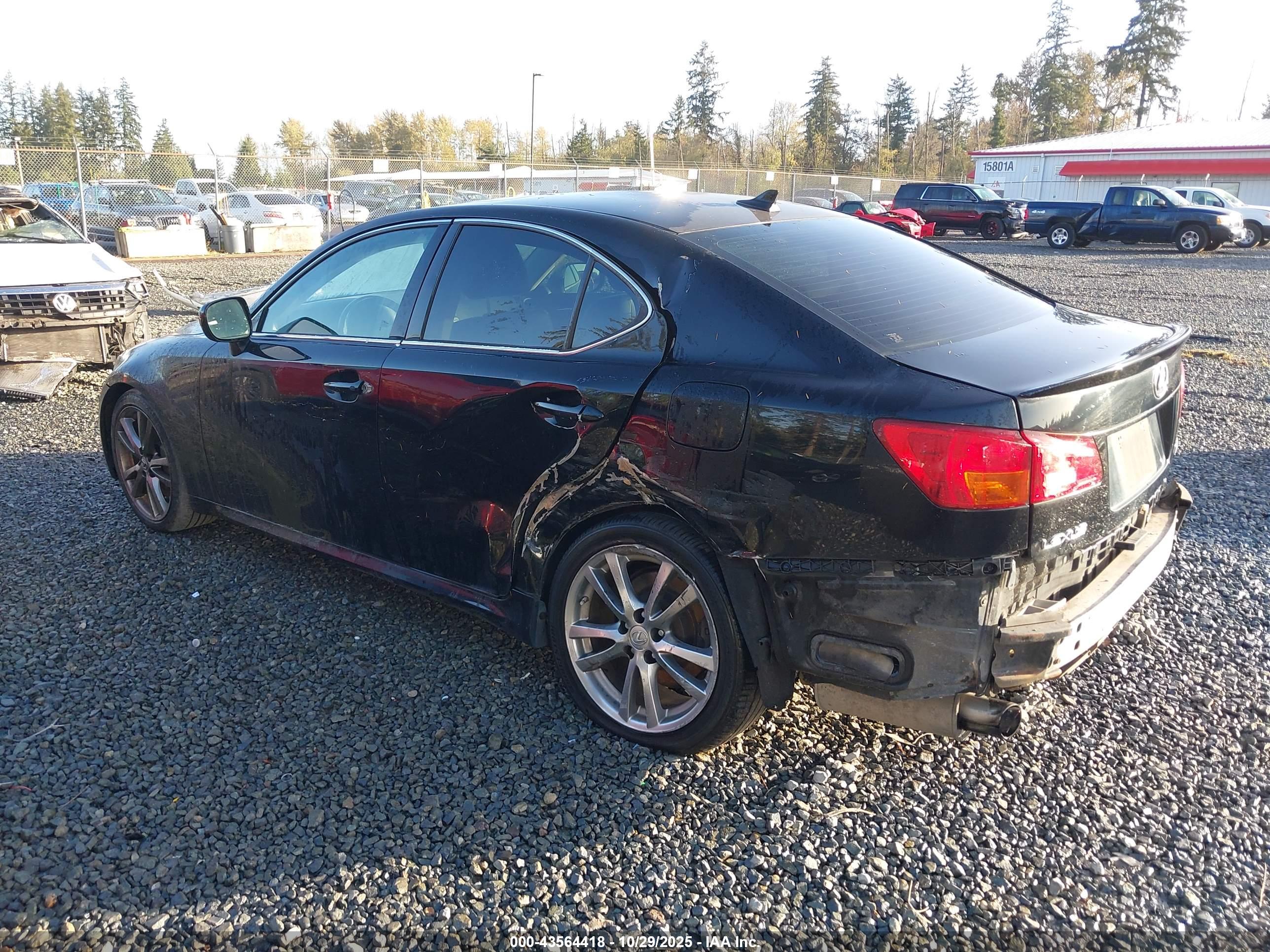 LEXUS IS image 3