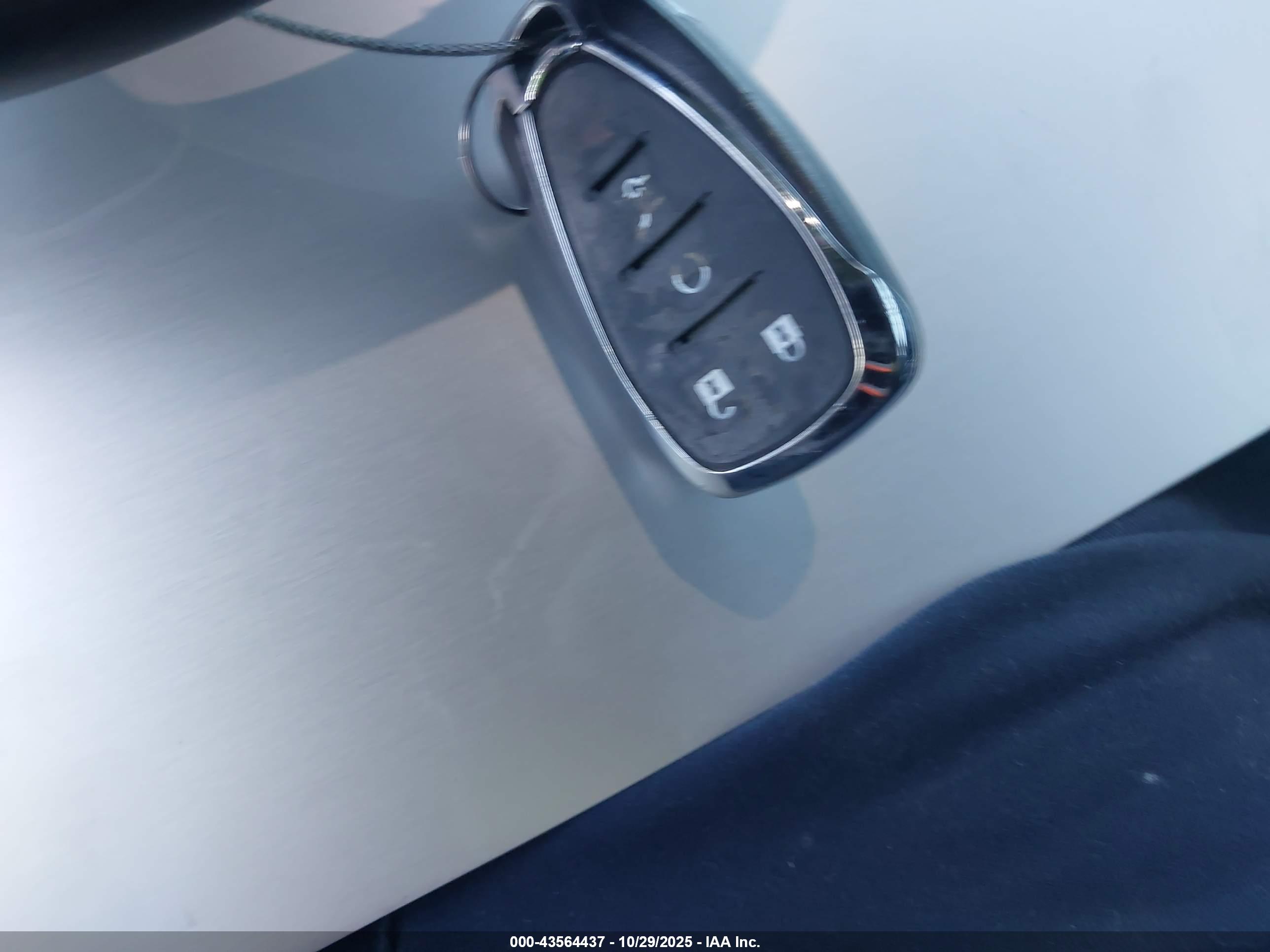 CHEVROLET EQUINOX image 11
