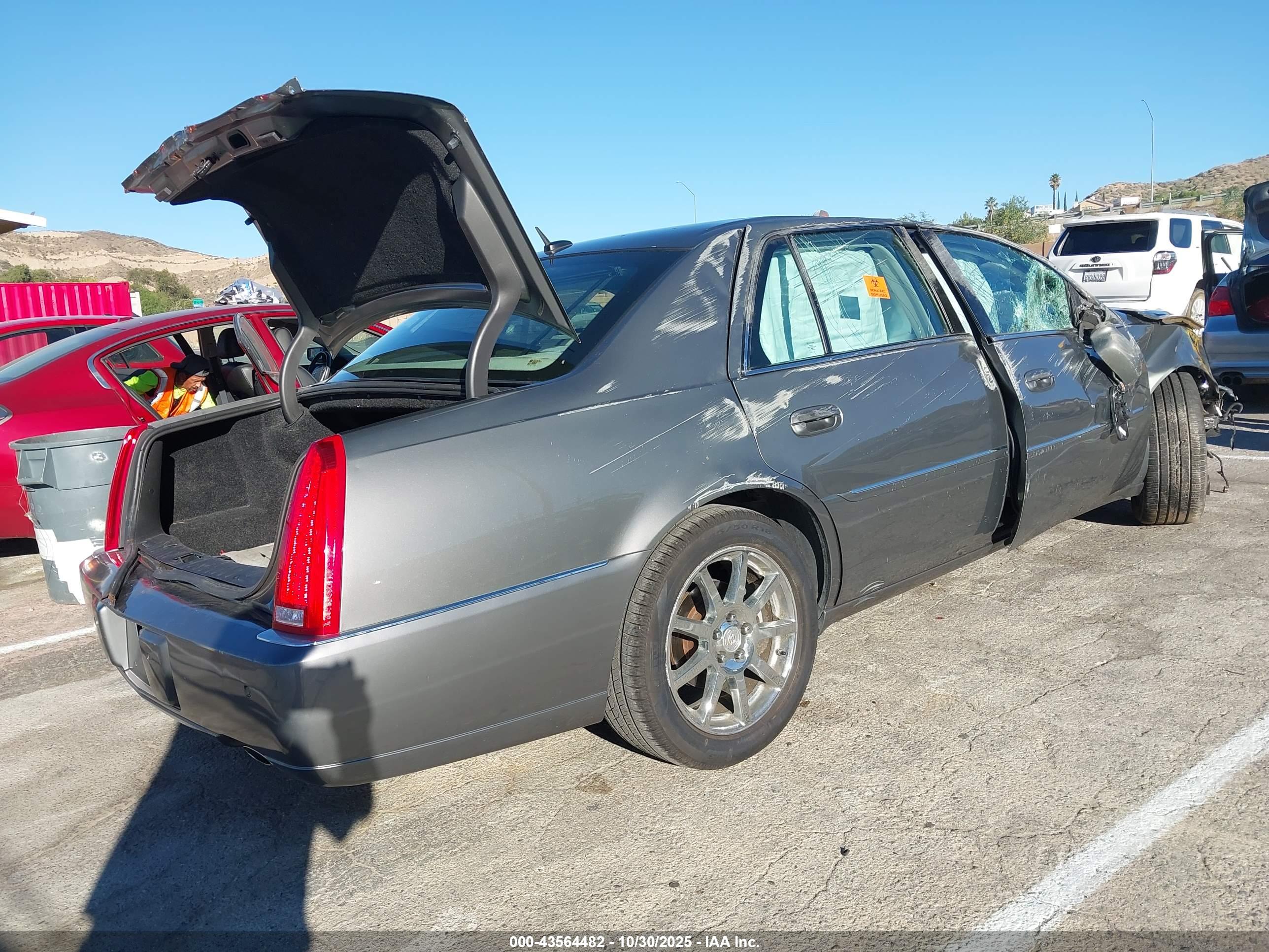 CADILLAC DTS image 4