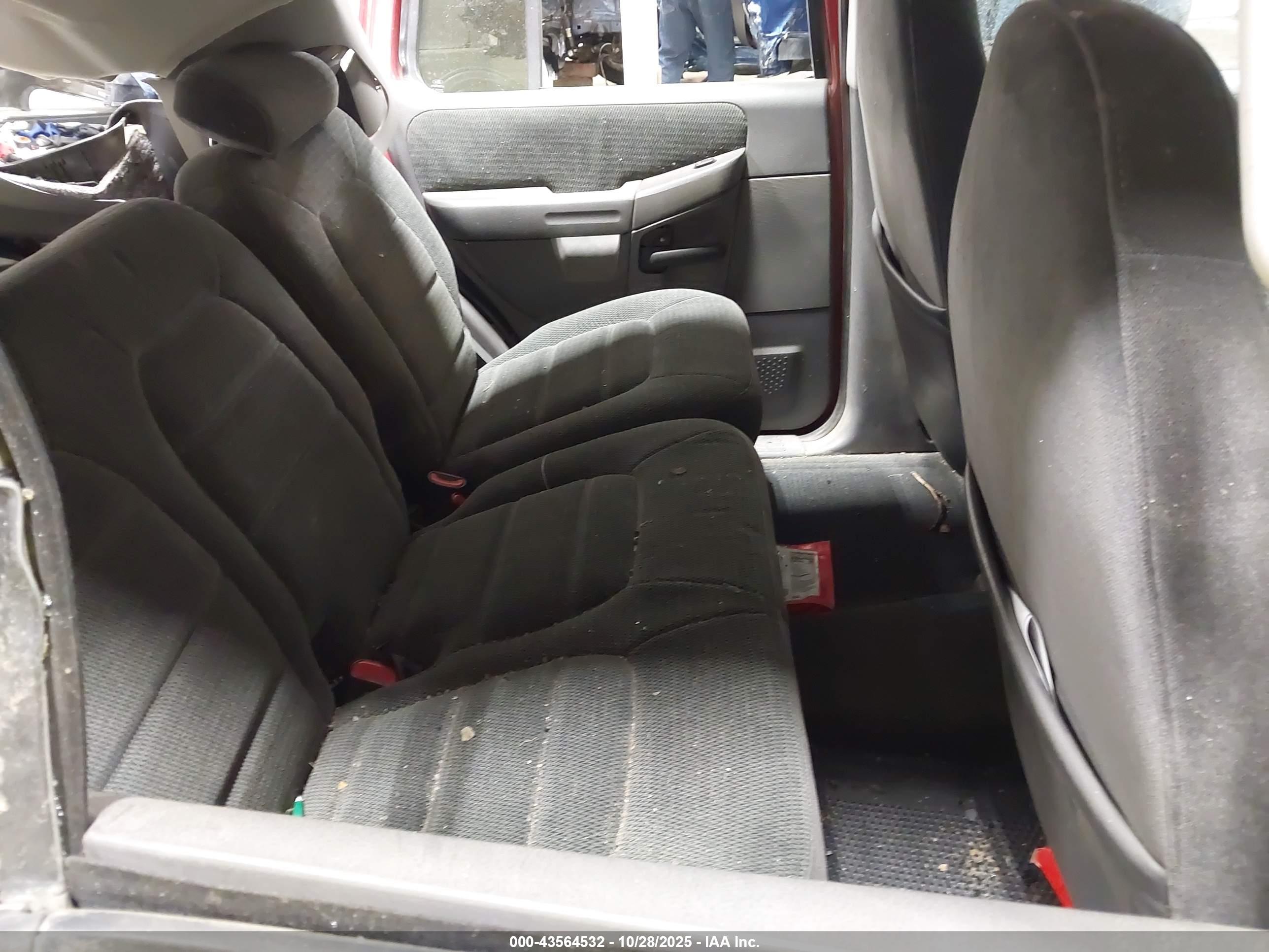 FORD EXPLORER image 8