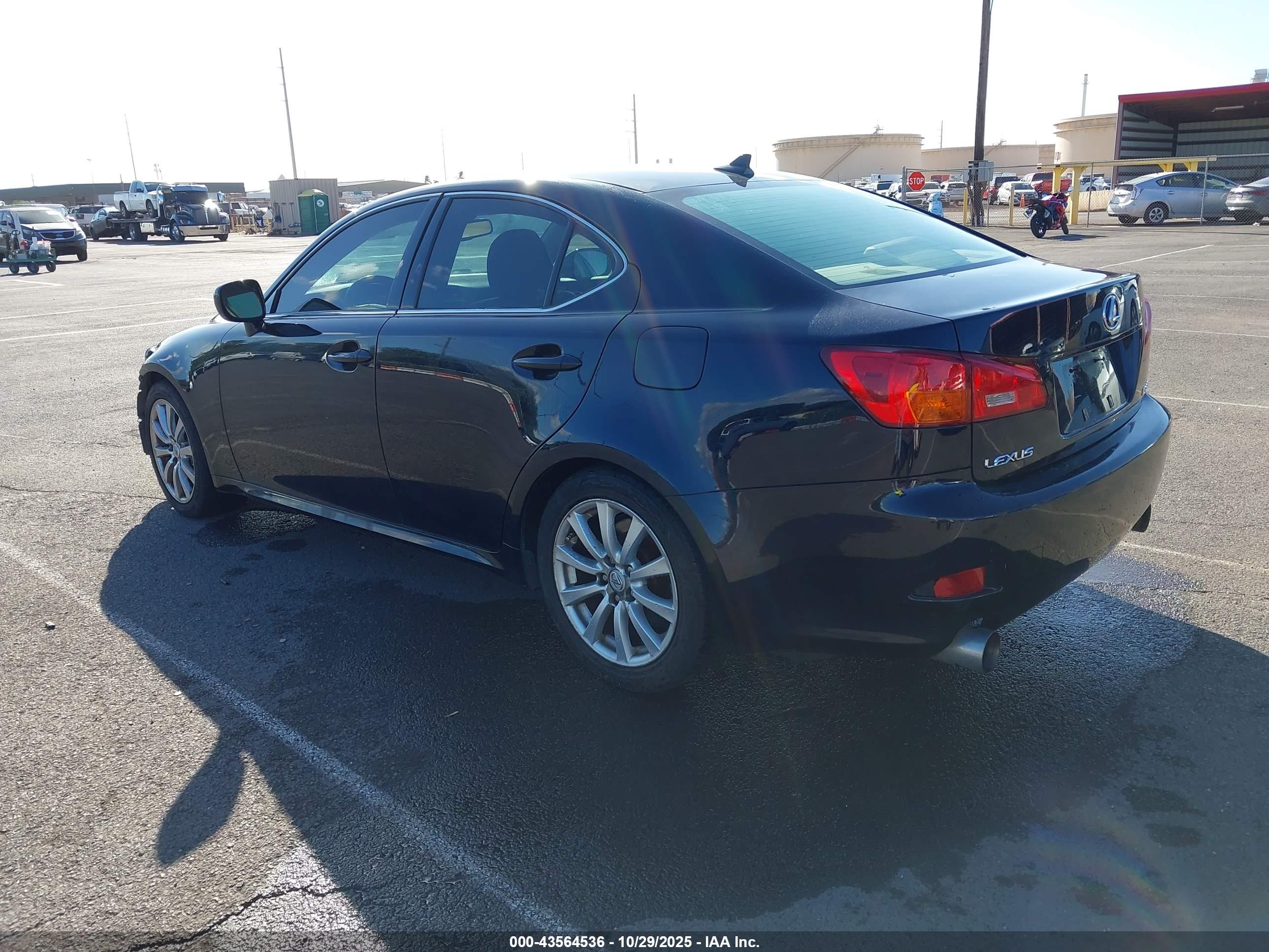 LEXUS IS image 3
