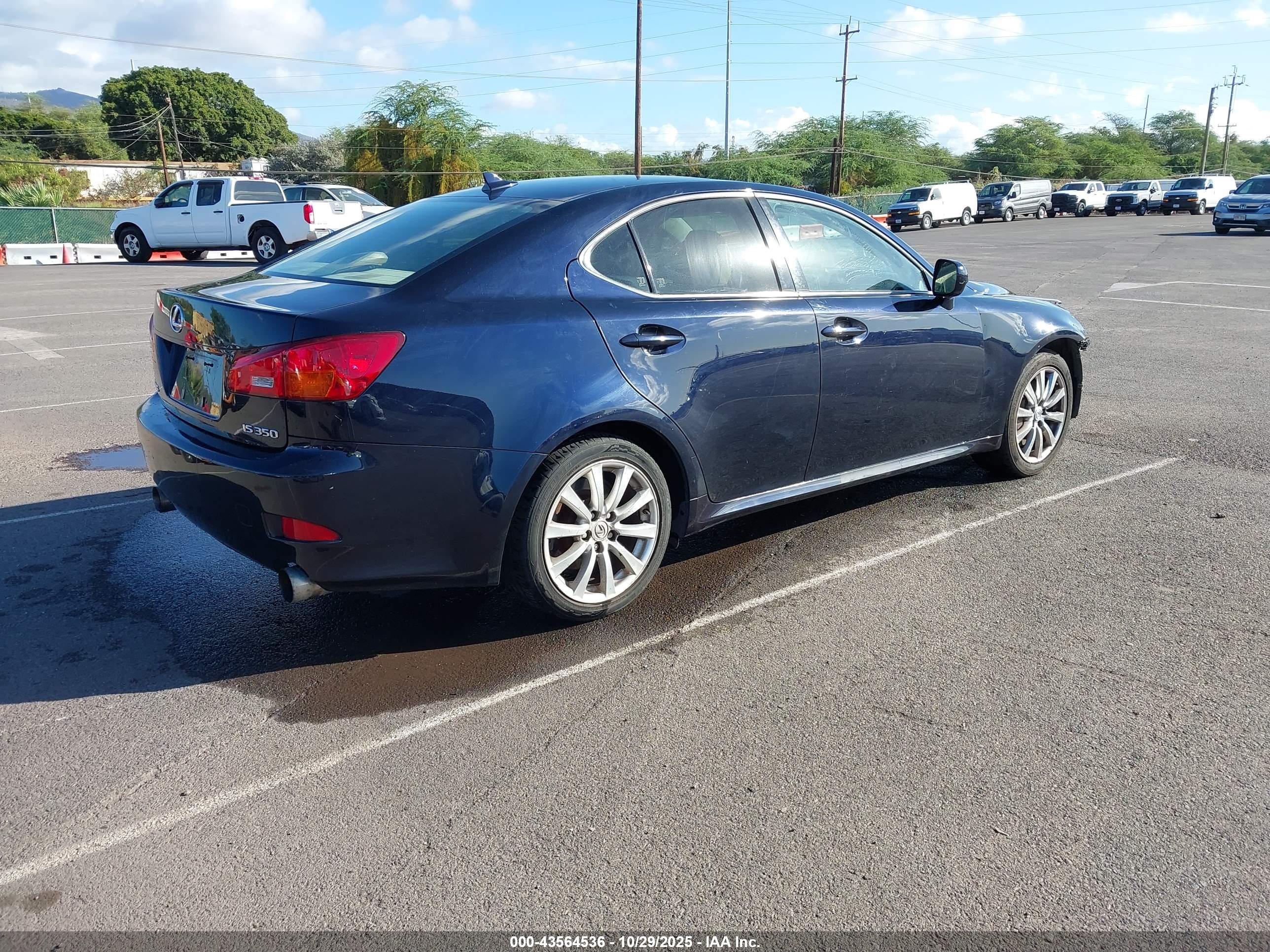 LEXUS IS image 4