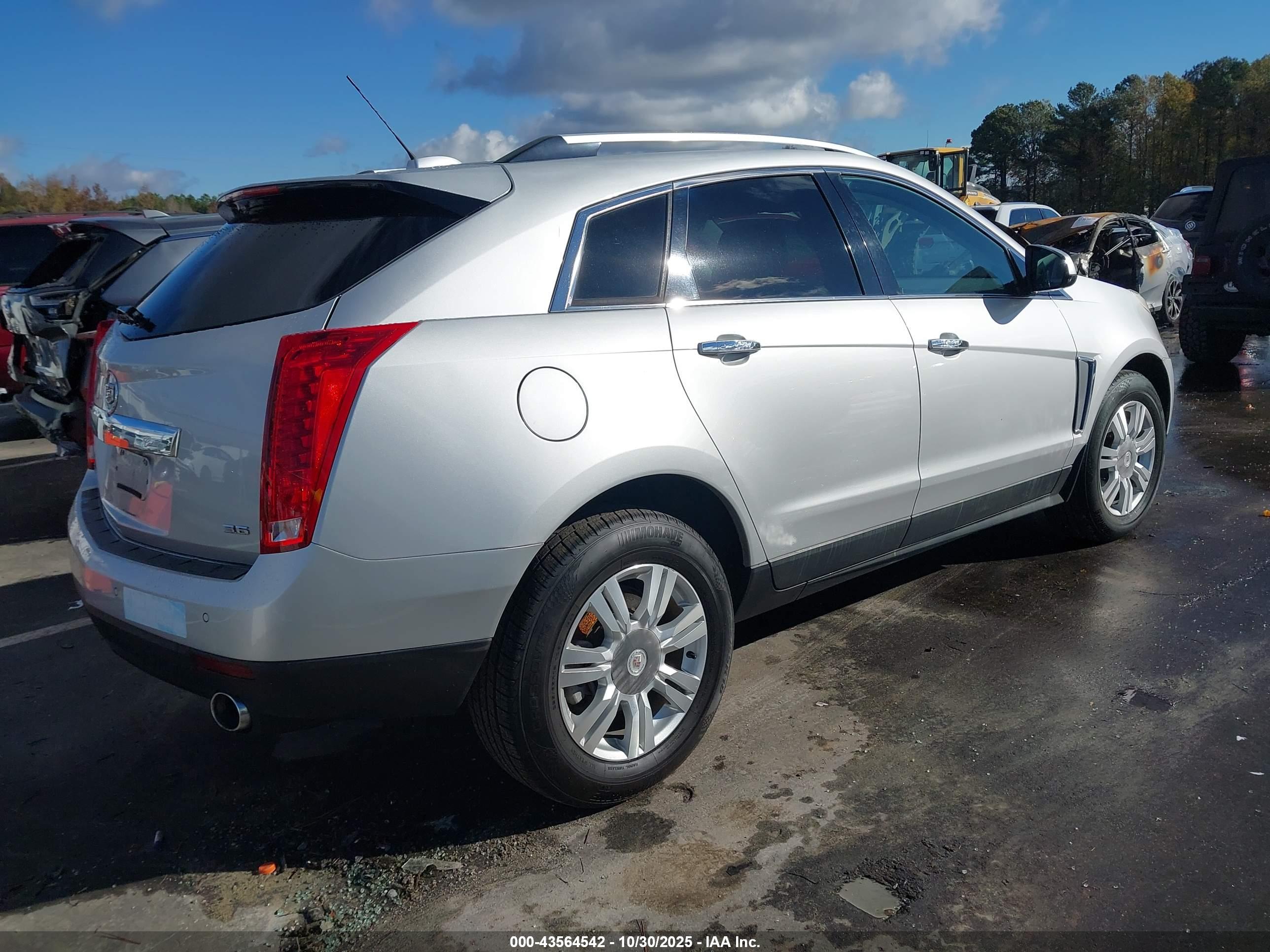 CADILLAC SRX image 4