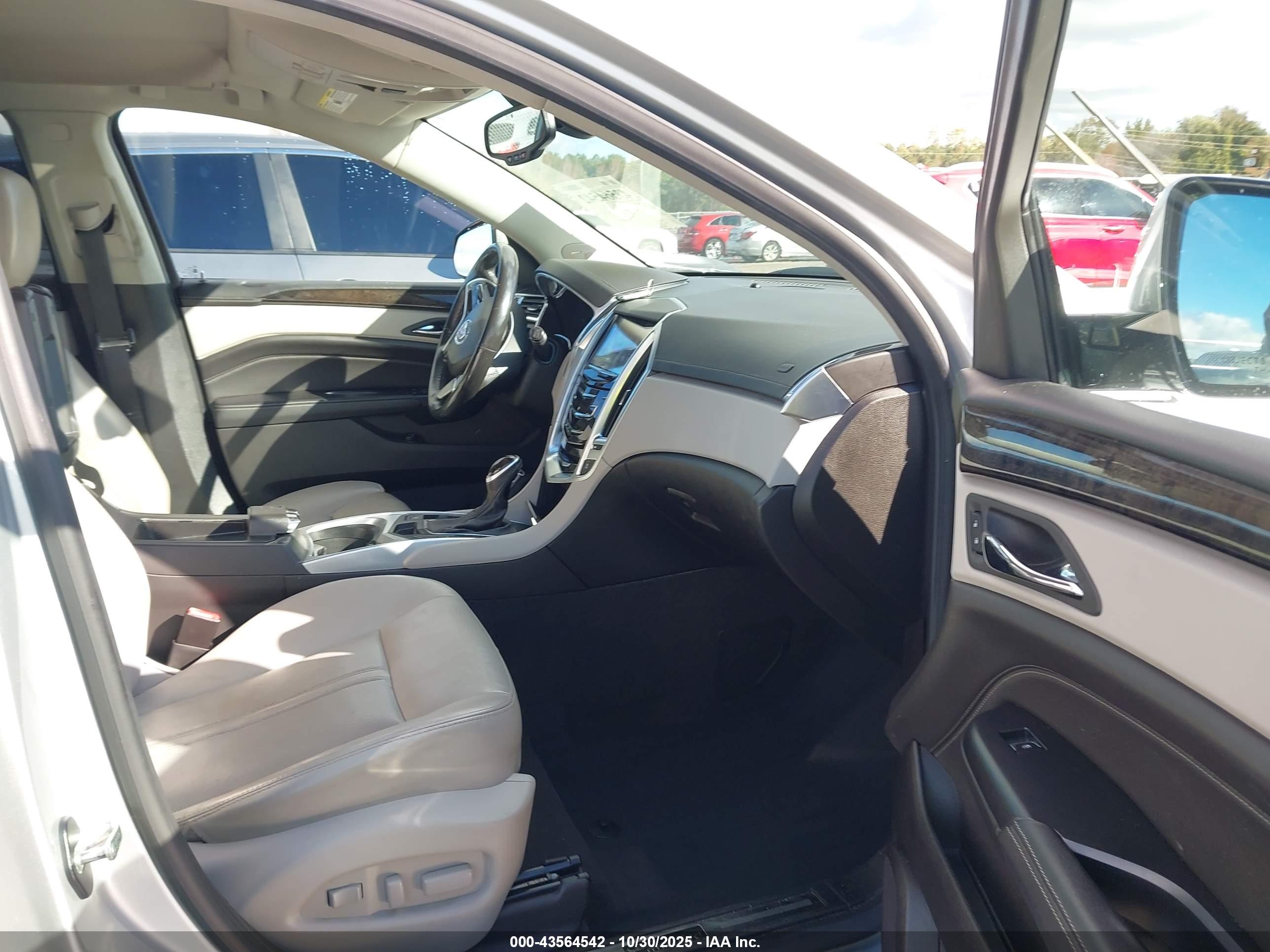 CADILLAC SRX image 5