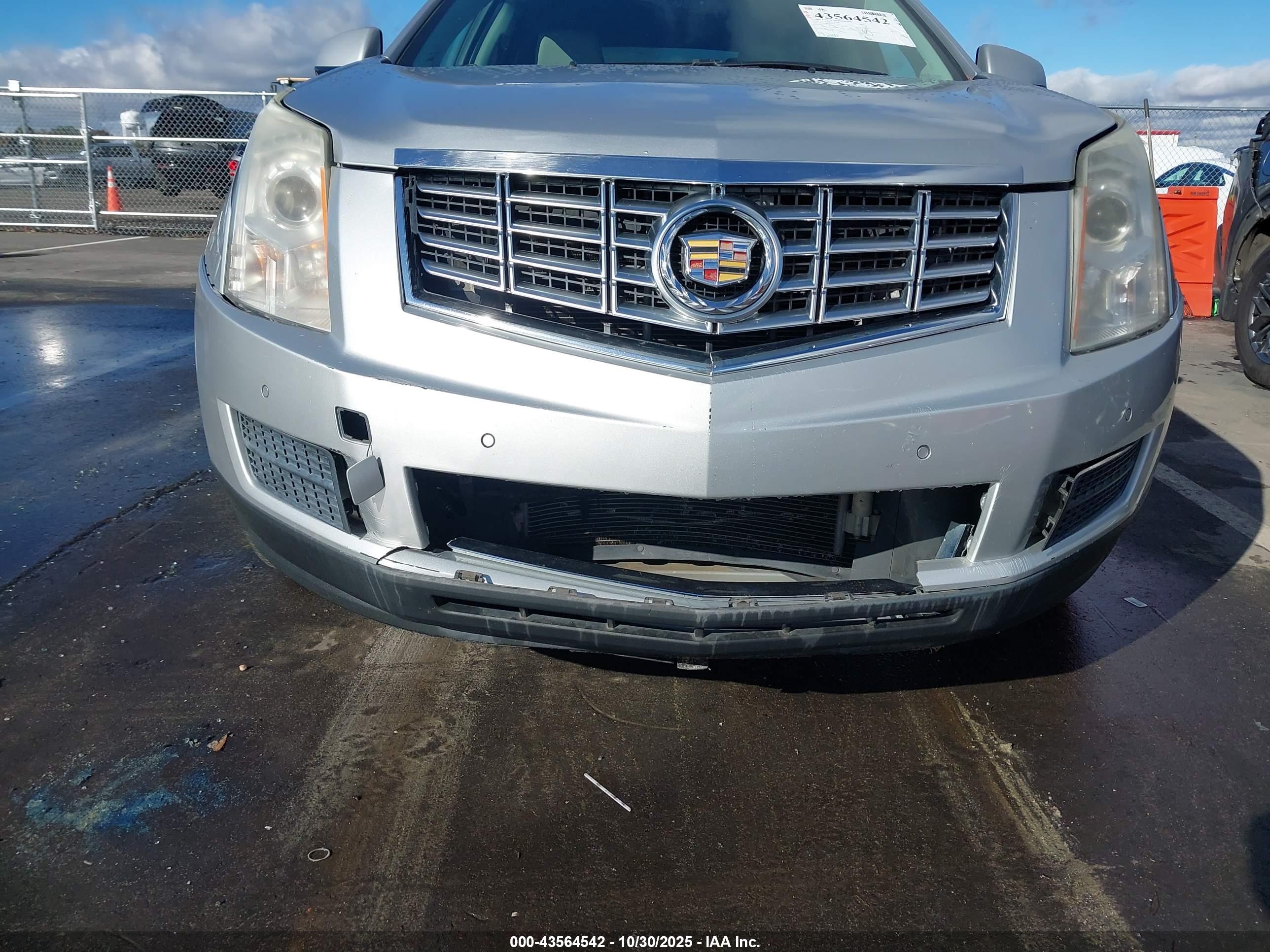 CADILLAC SRX image 6