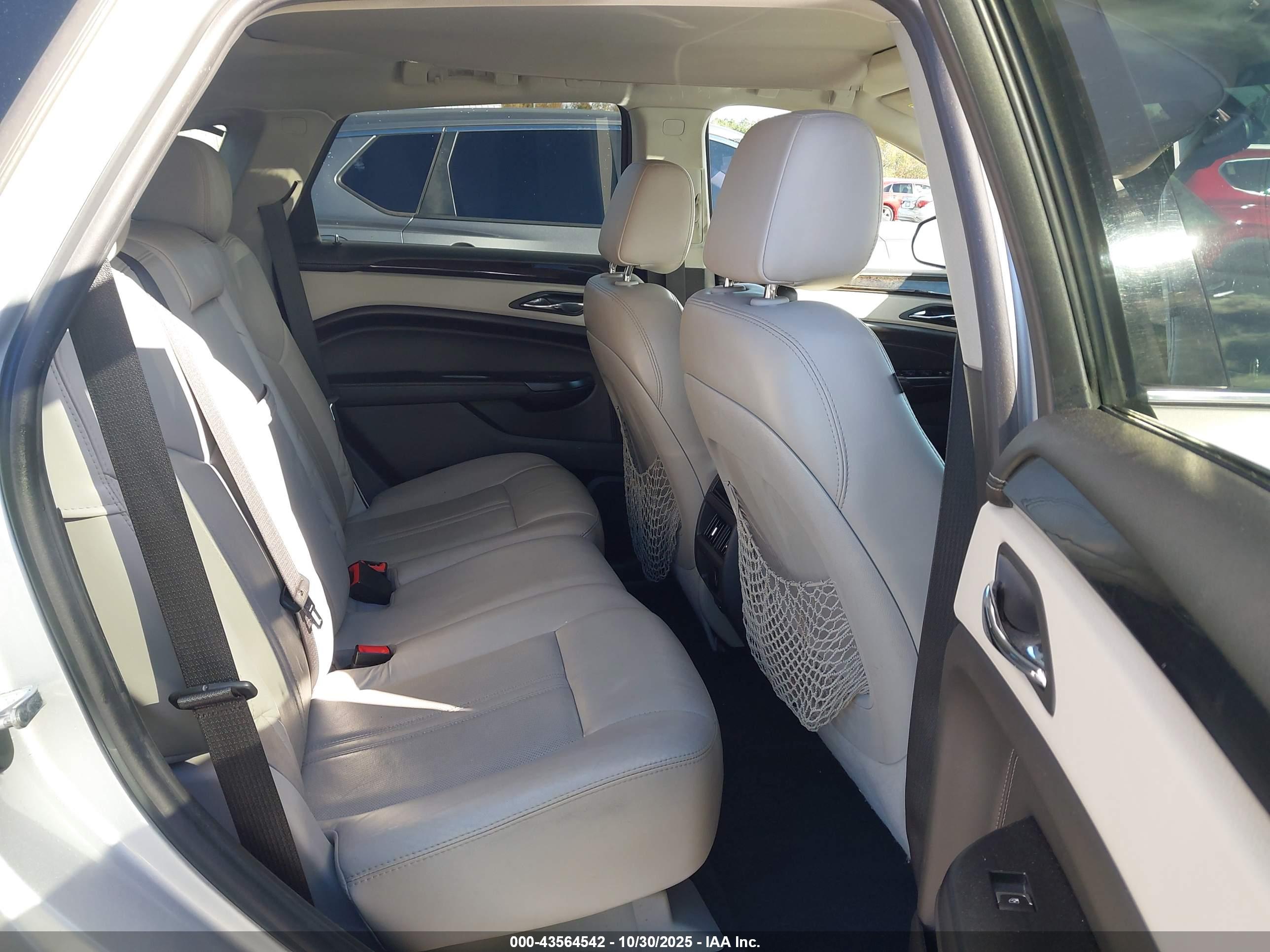 CADILLAC SRX image 8