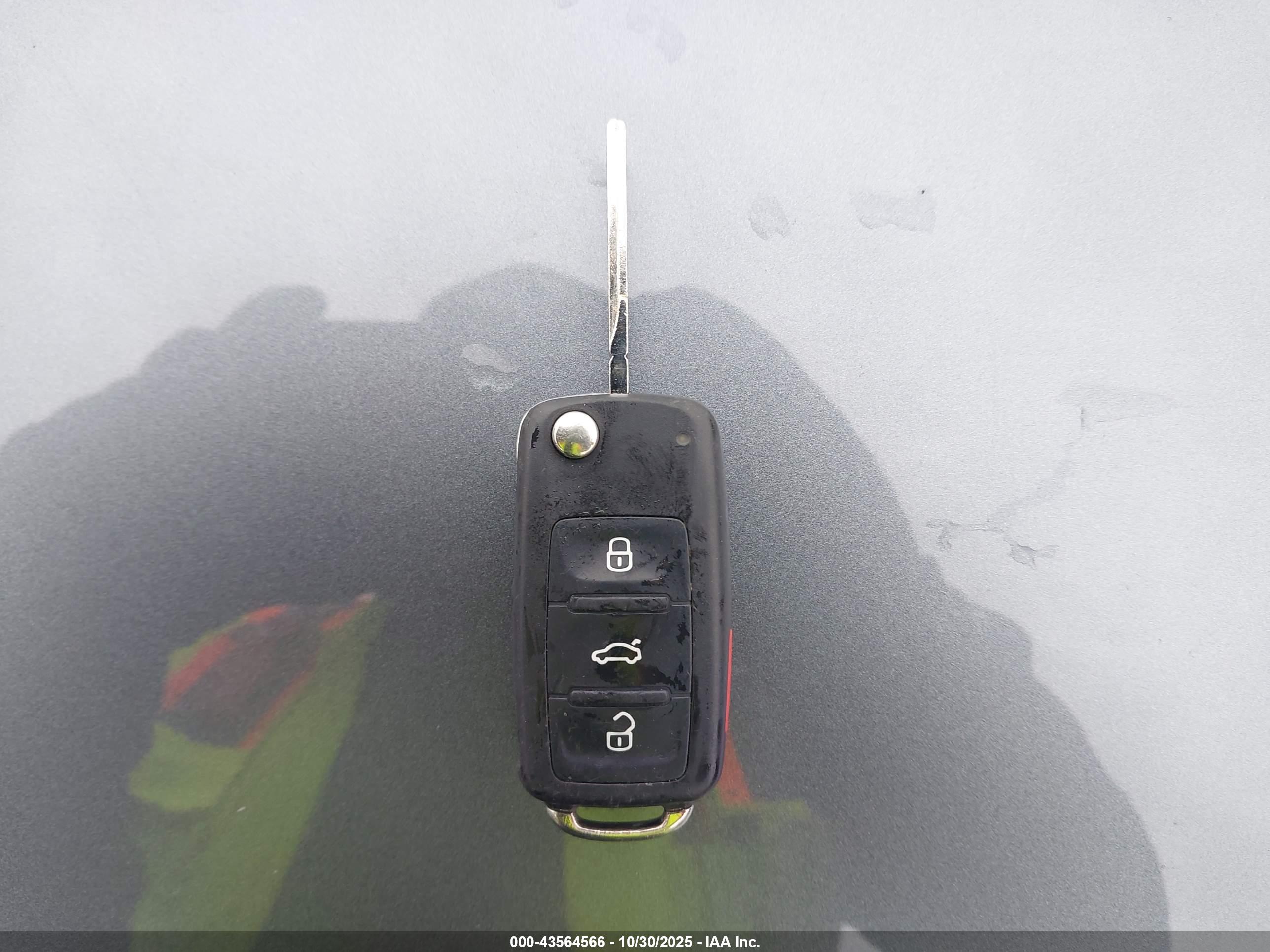 VOLKSWAGEN PASSAT image 11