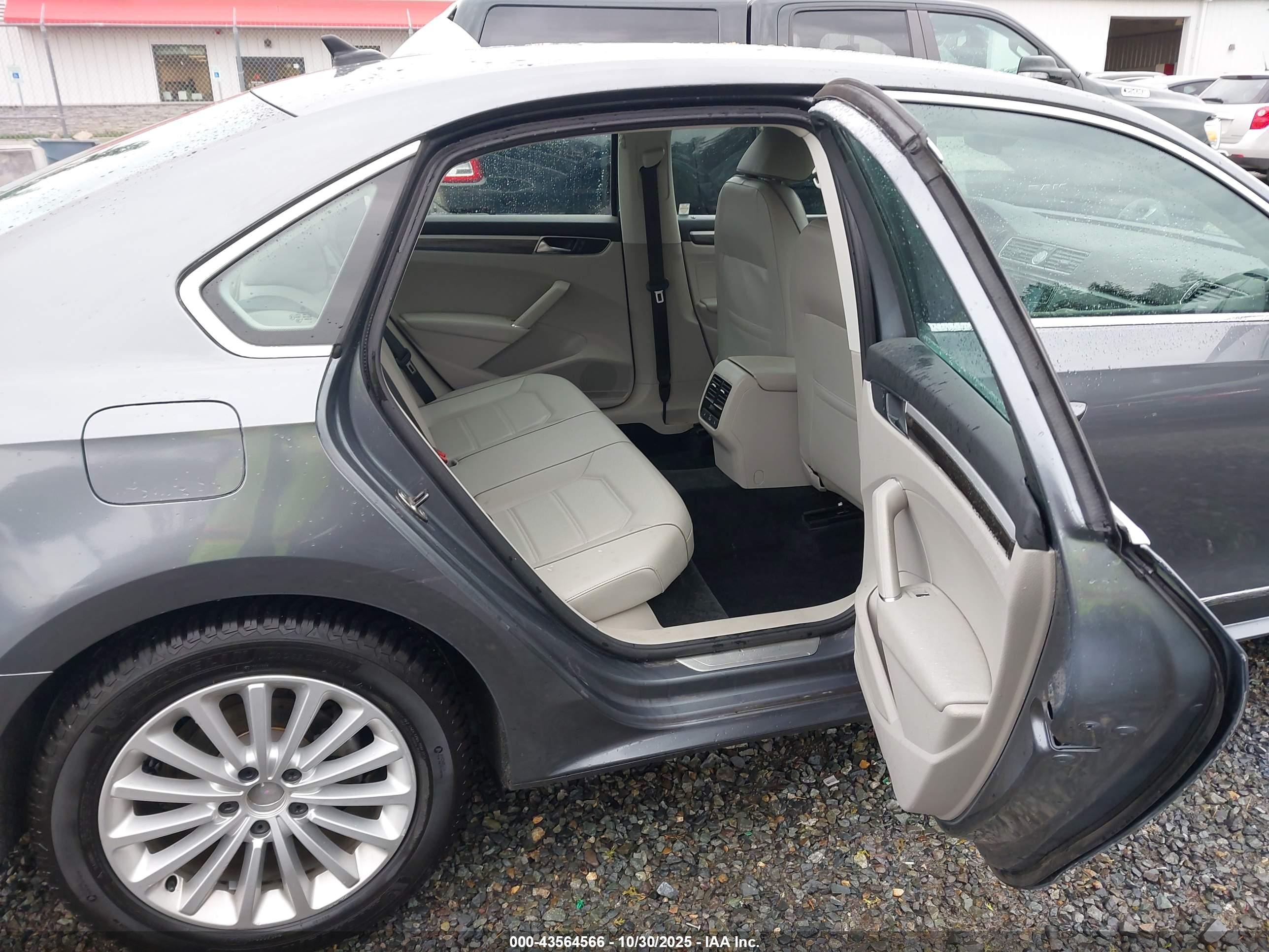 VOLKSWAGEN PASSAT image 8