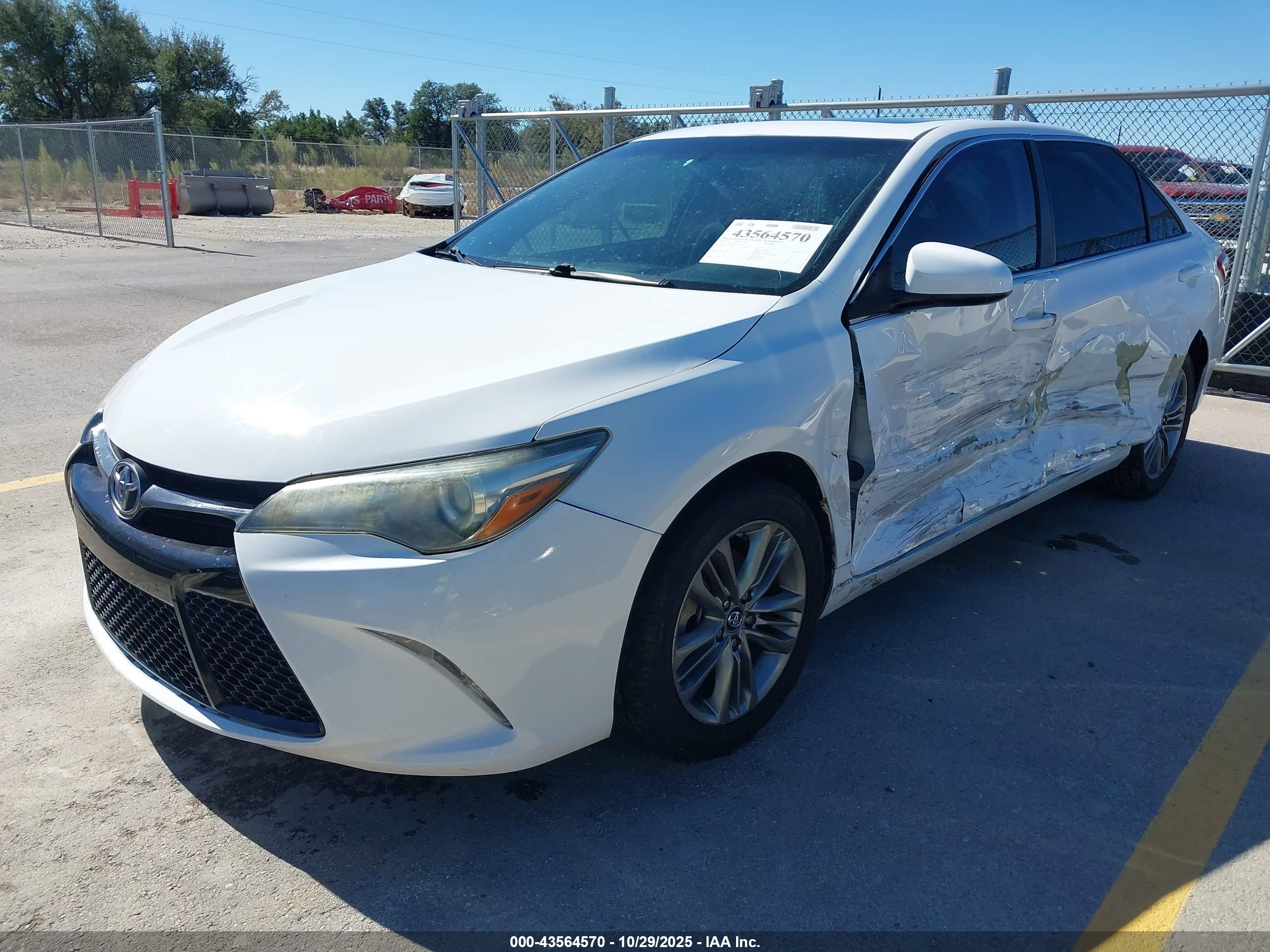 TOYOTA CAMRY image 2