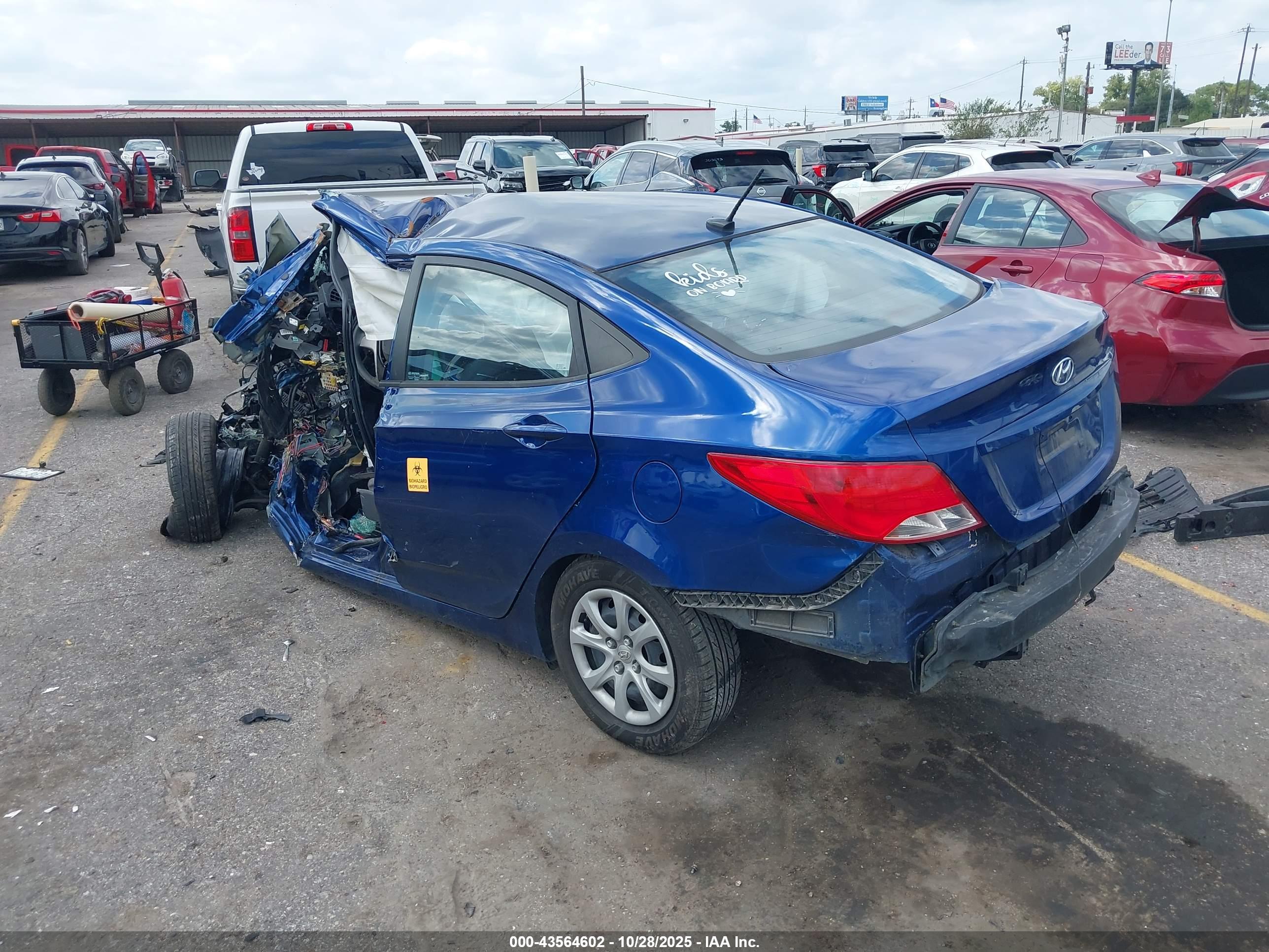 HYUNDAI ACCENT image 3