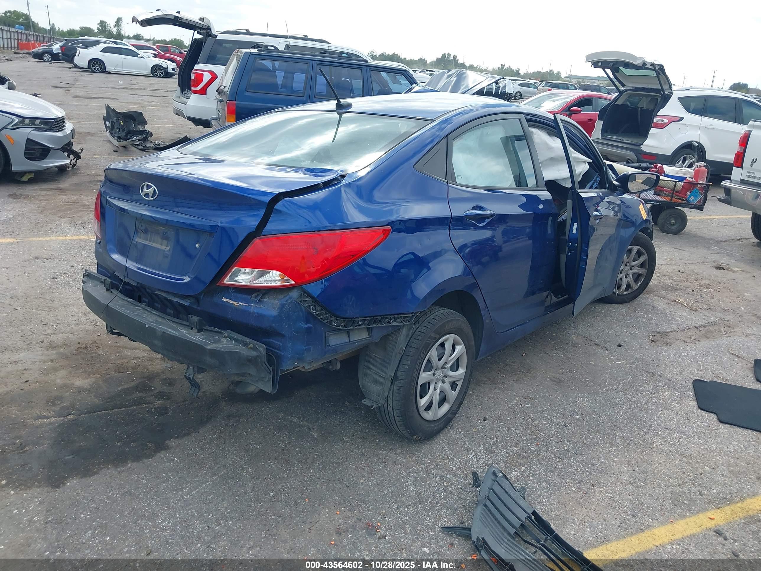 HYUNDAI ACCENT image 4