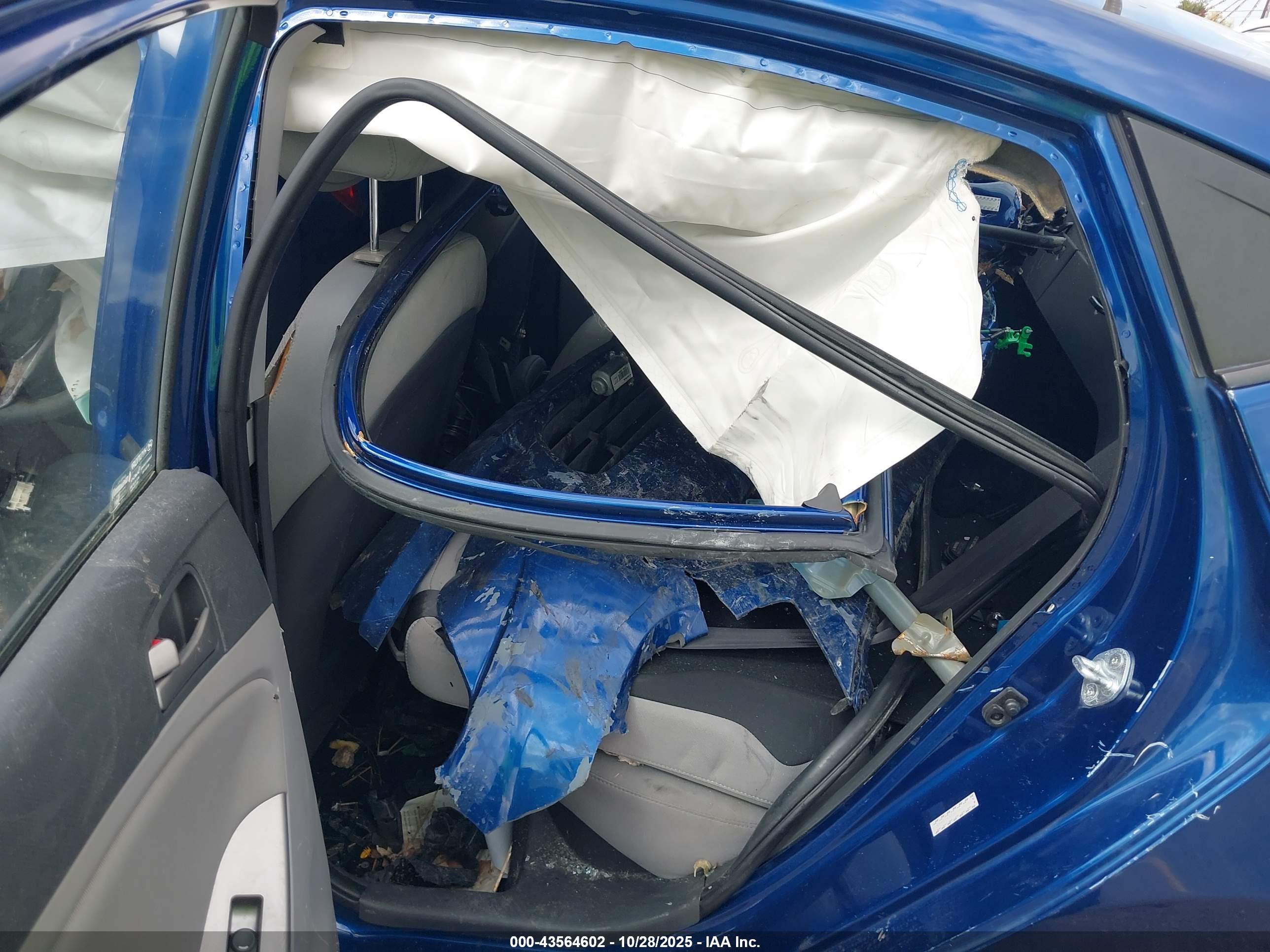 HYUNDAI ACCENT image 8
