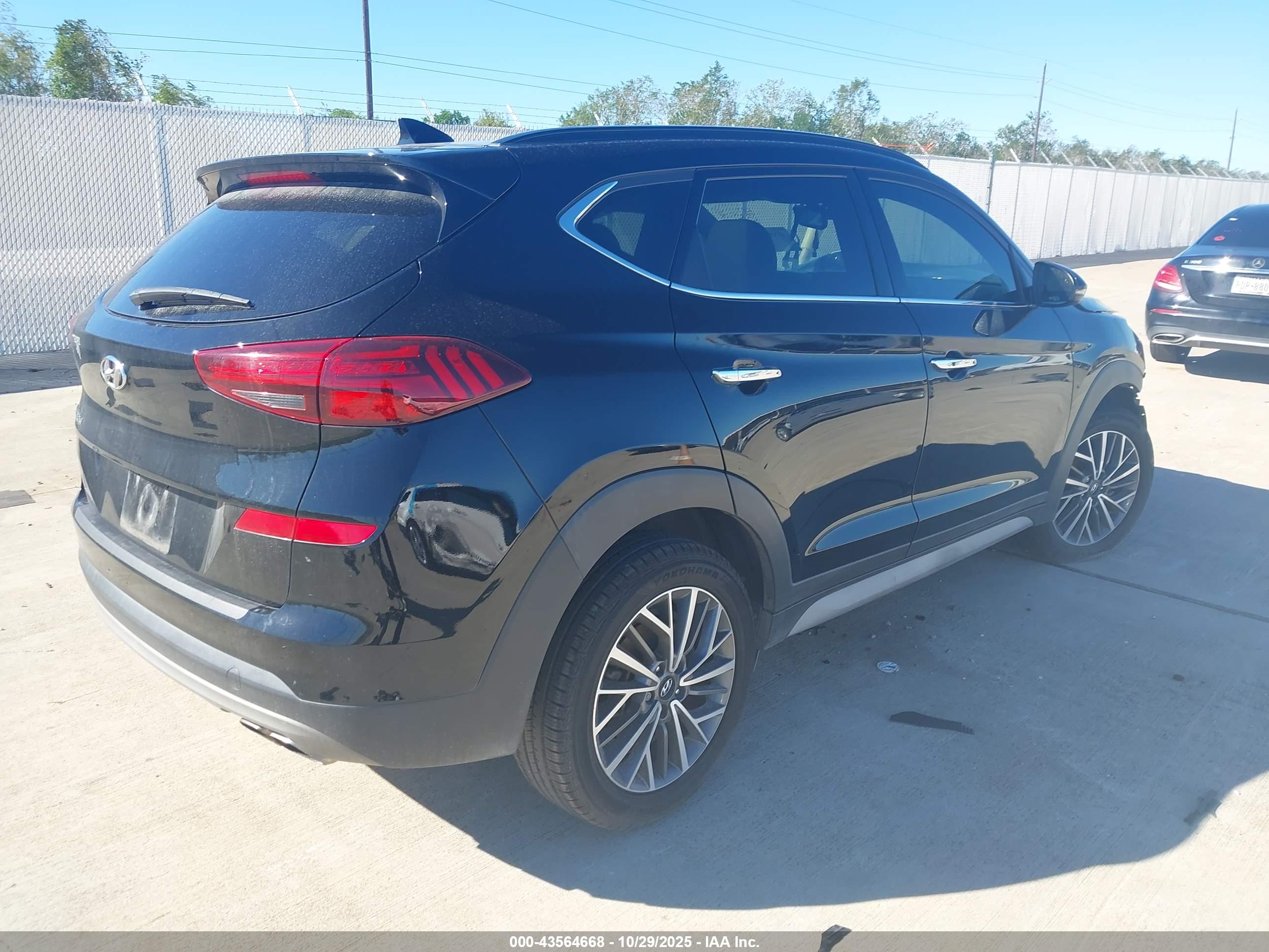 HYUNDAI TUCSON image 4