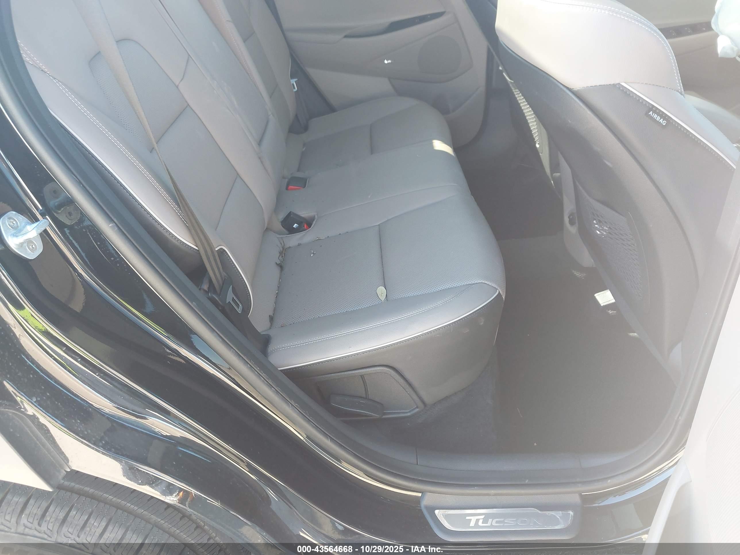 HYUNDAI TUCSON image 8